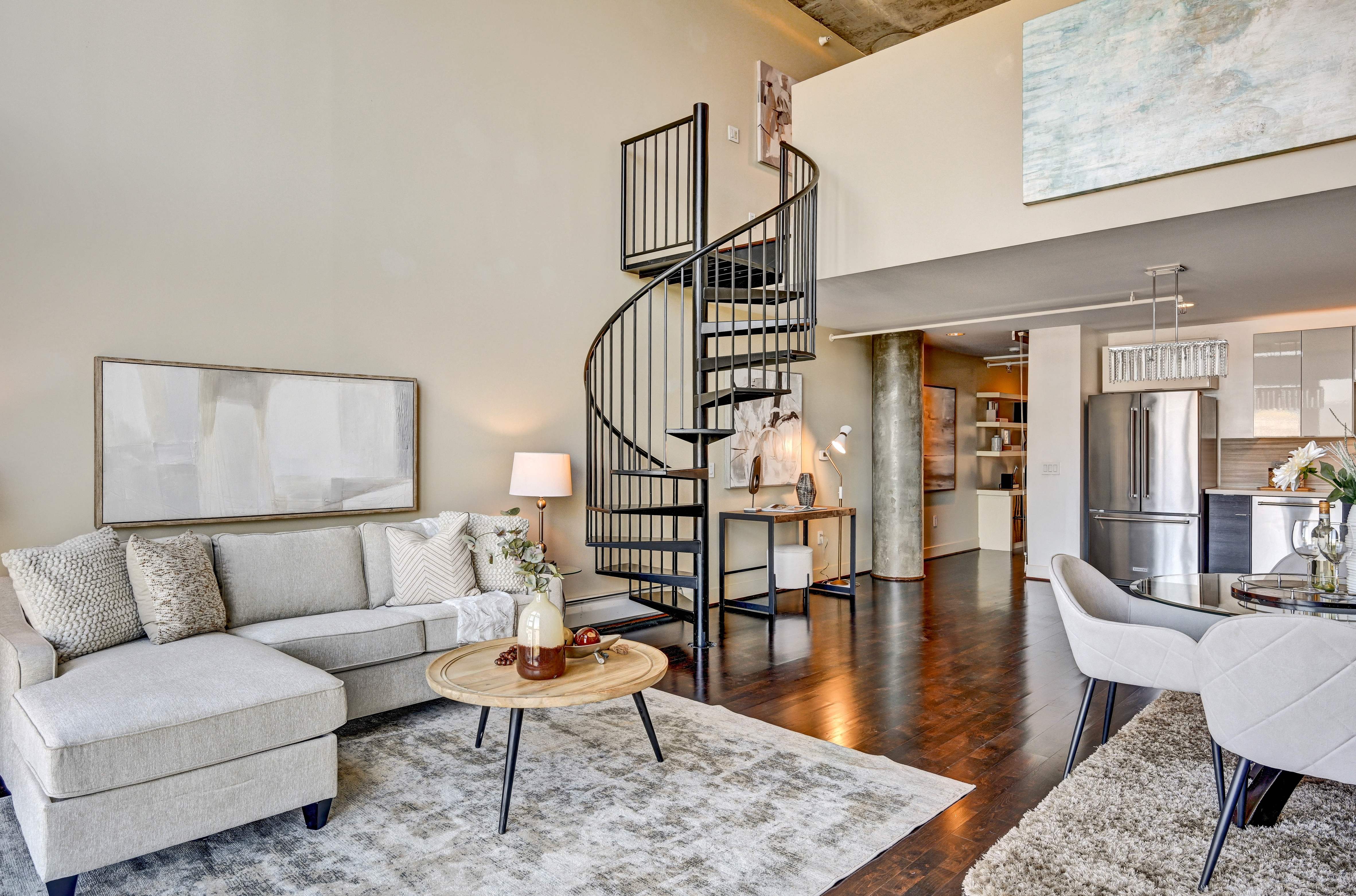  Sophisticated Penthouse Loft with Private Patio in Vibrant Jack London Square - 物件實景