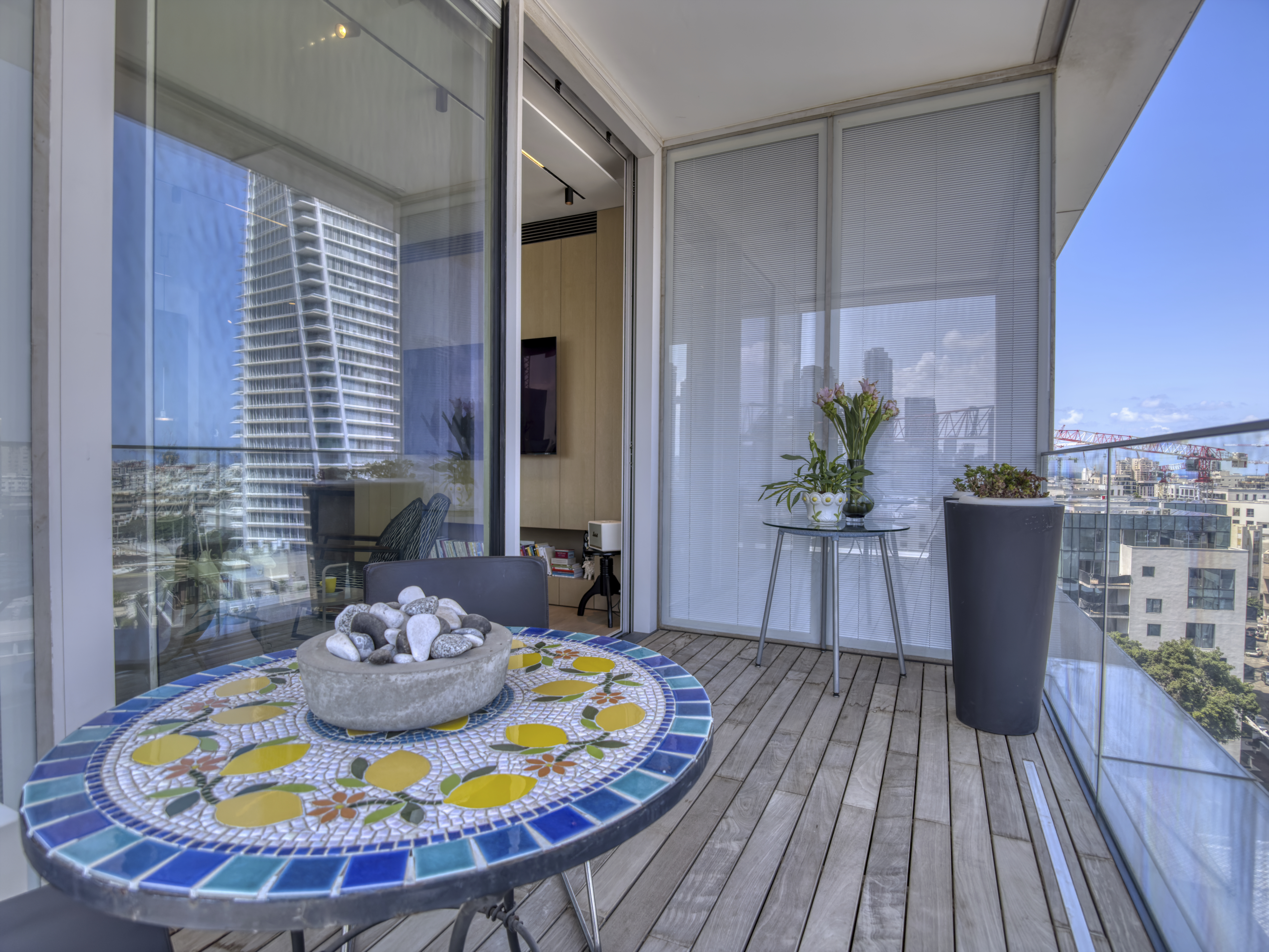  Designer Apartment with Panoramic Urban Views at Beit Lessin Tower - 物件實景