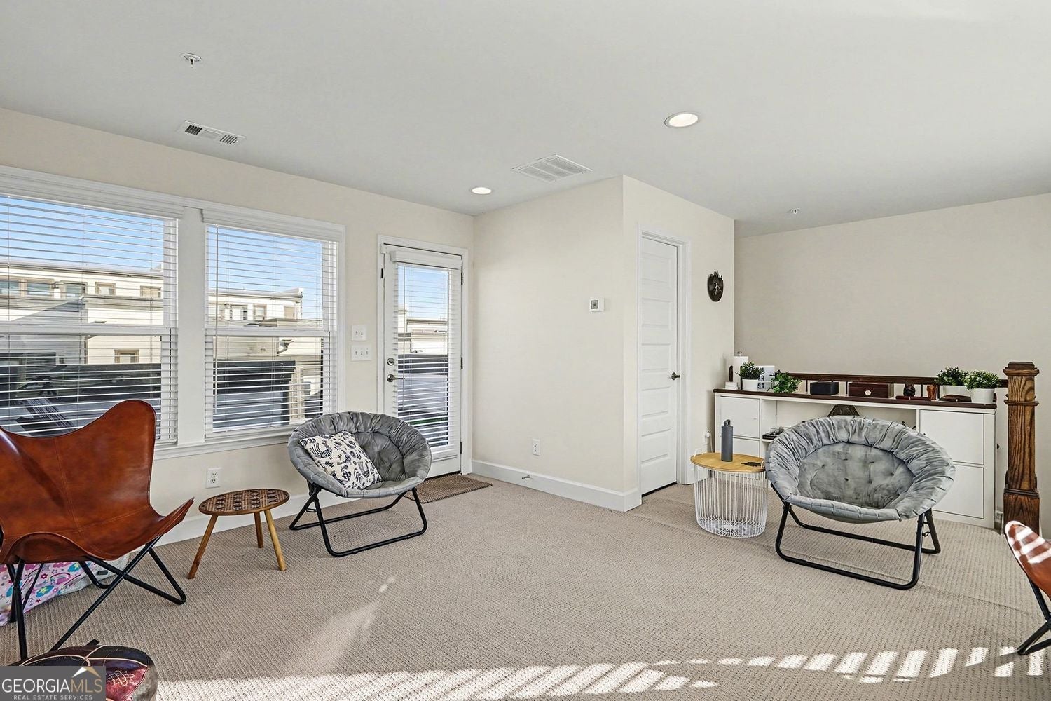 Smyrna, Georgia, 30080, United States, 4 Bedrooms Bedrooms, ,5 BathroomsBathrooms,Residential,For Sale,2013139