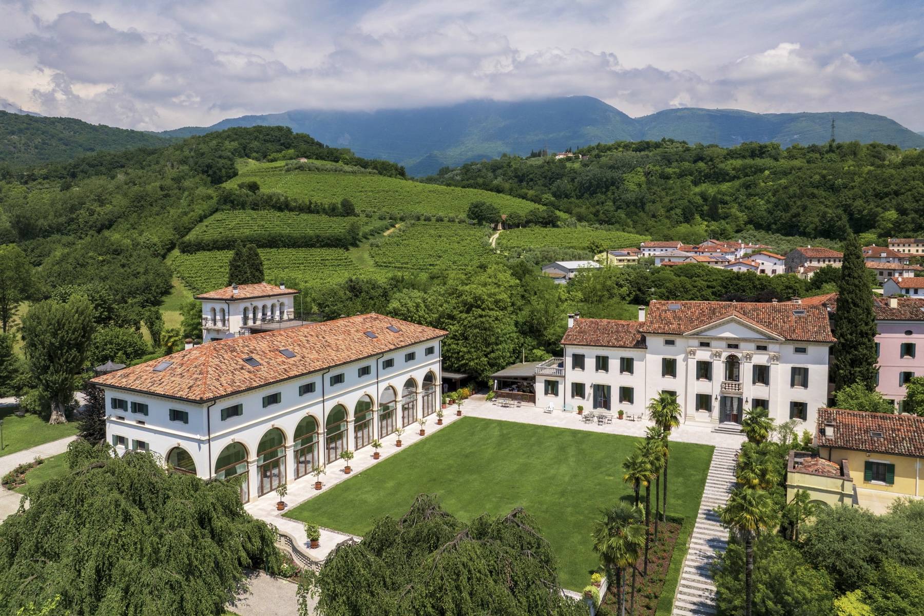  Renovated neoclassical villa with outbuildings, park and swimming pool - 物件實景