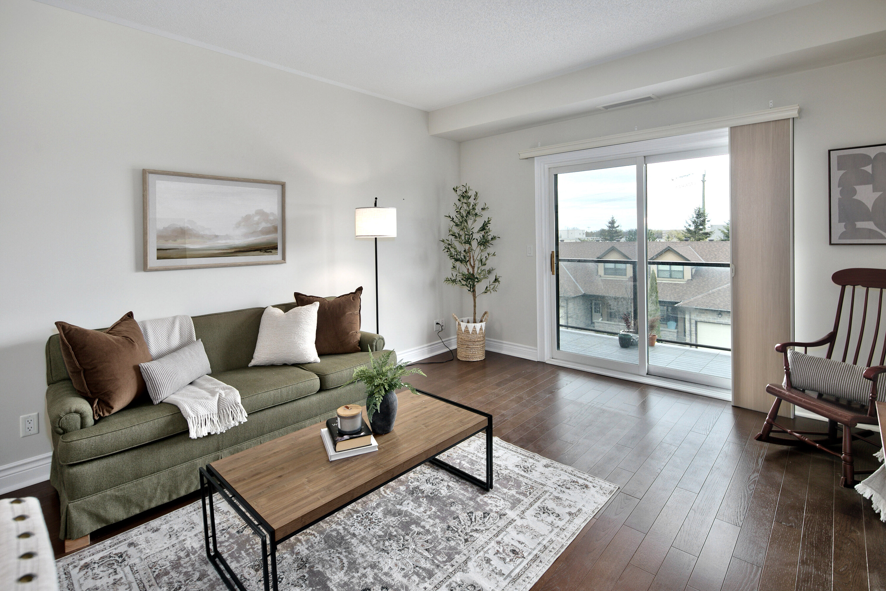  Raglan Heights Condo - 物件實景