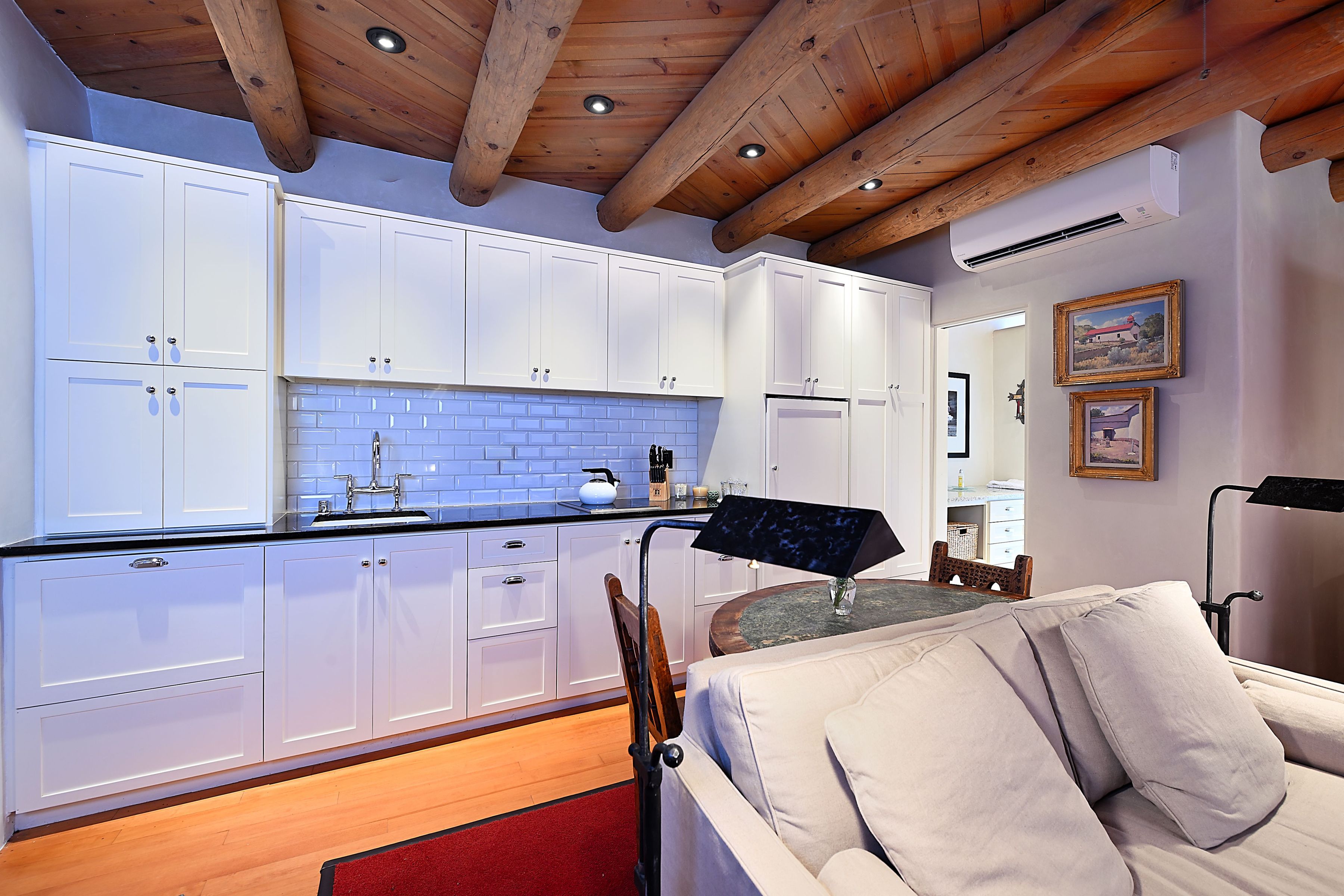  311 Bishops Lodge Road - 物件實景