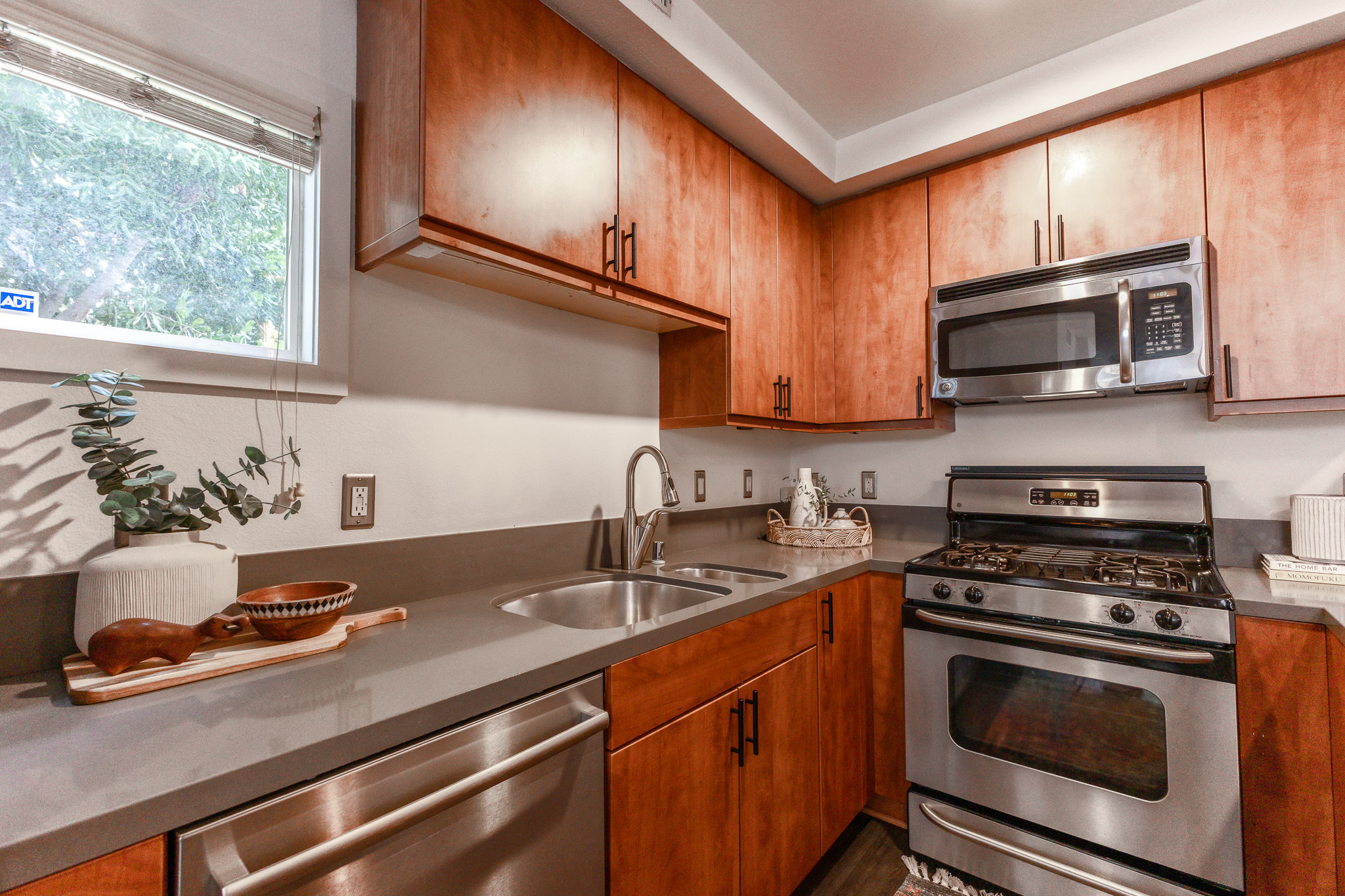 10735 Bloomfield Street, #5 - 物件實景