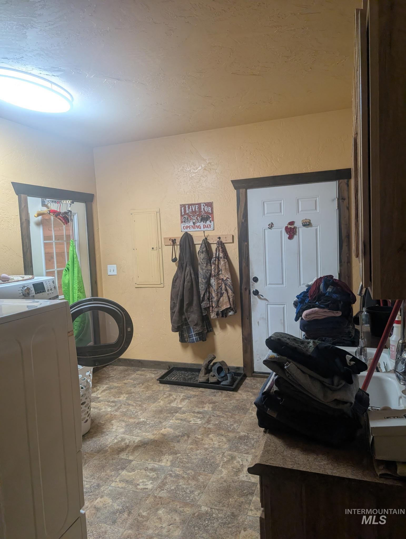 Athol, Idaho, 83801, United States, 5 Bedrooms Bedrooms, ,3 BathroomsBathrooms,Residential,For Sale,1903809