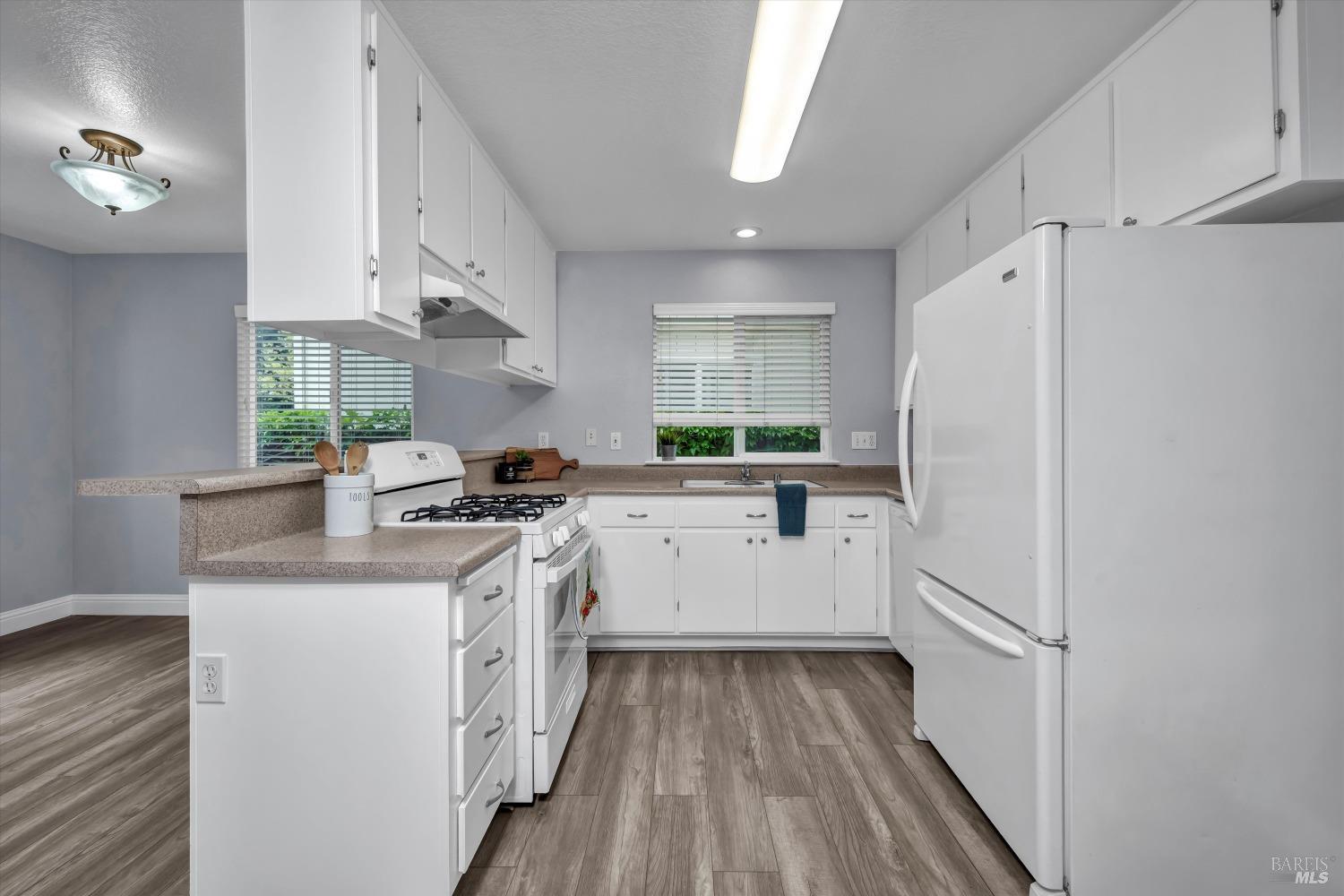 Santa Rosa, California, 95403, United States, 2 Bedrooms Bedrooms, ,3 BathroomsBathrooms,Residential,For Sale,1785942