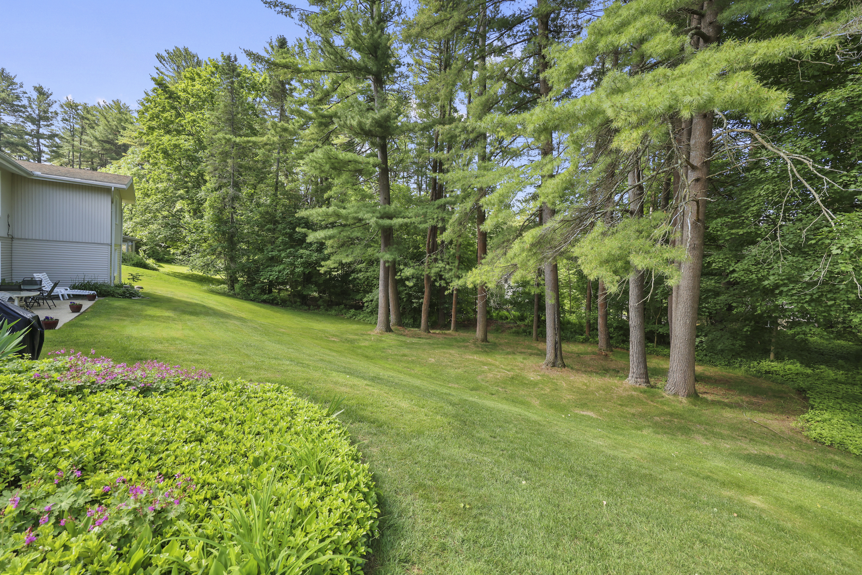  Immaculate 4 Bed Ranch with 3-Season Porch near Lake Onota - 物件實景