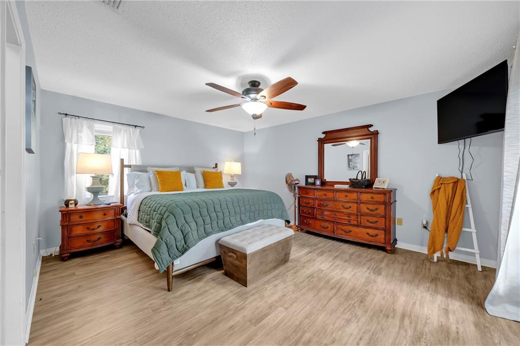 Grand Bay, Alabama, 36541, United States, 5 Bedrooms Bedrooms, ,3 BathroomsBathrooms,Residential,For Sale,2000990