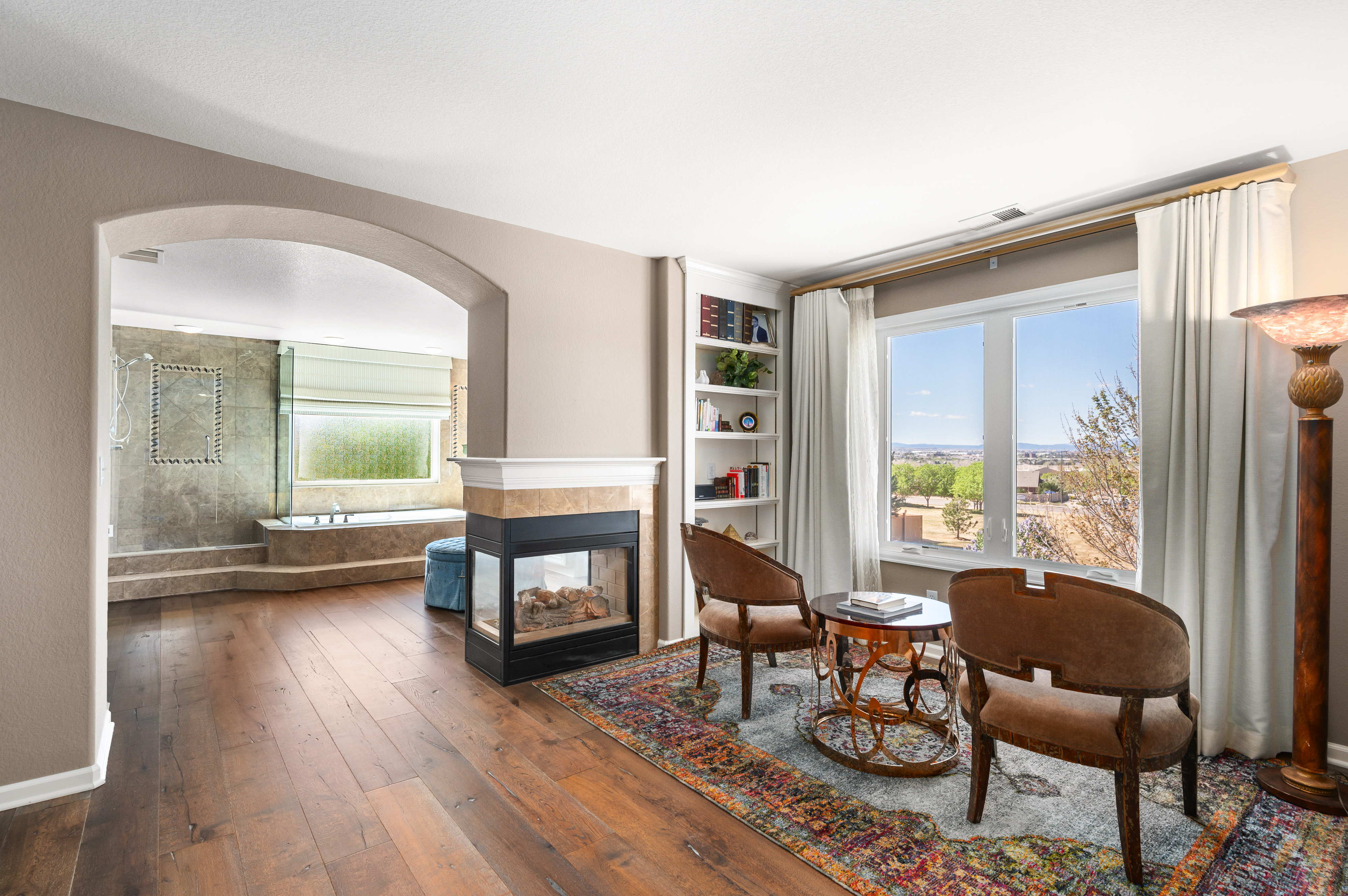  Luxury And Elegance Greet You At Every Turn In This Beautiful Home - 物件實景