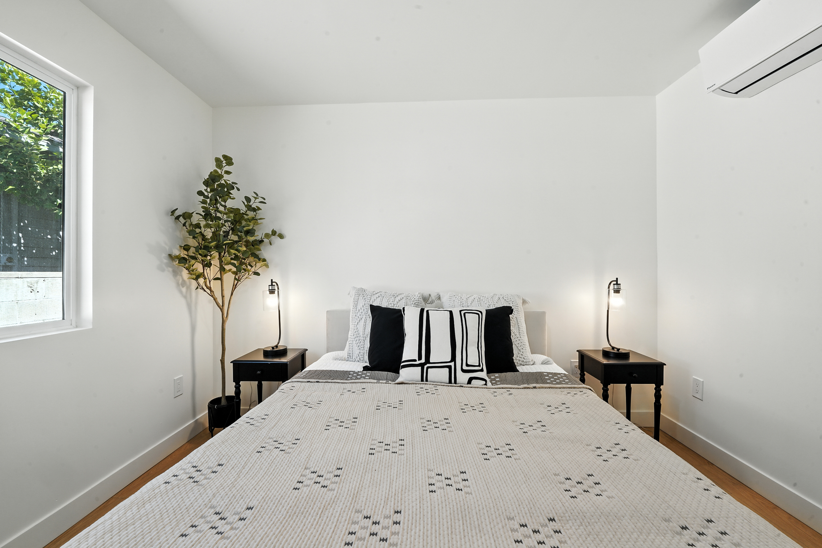 Los Angeles, California, 90042, United States, 3 Bedrooms Bedrooms, ,3 BathroomsBathrooms,Residential,For Sale,1909729