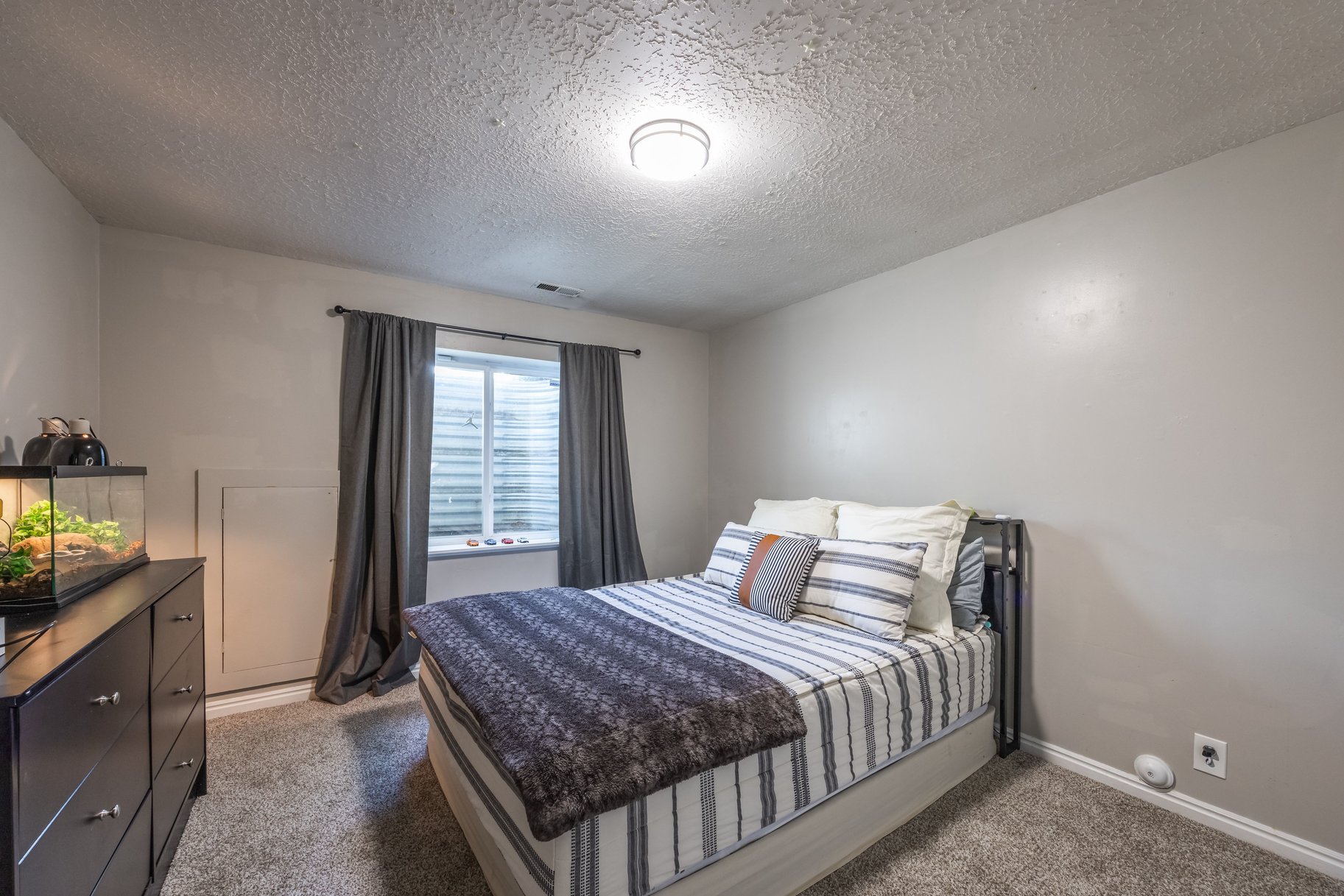  Multigenerational Living in South Jordan: 5 Beds, 2 Kitchens, 0.33-Acre Lot - 物件實景