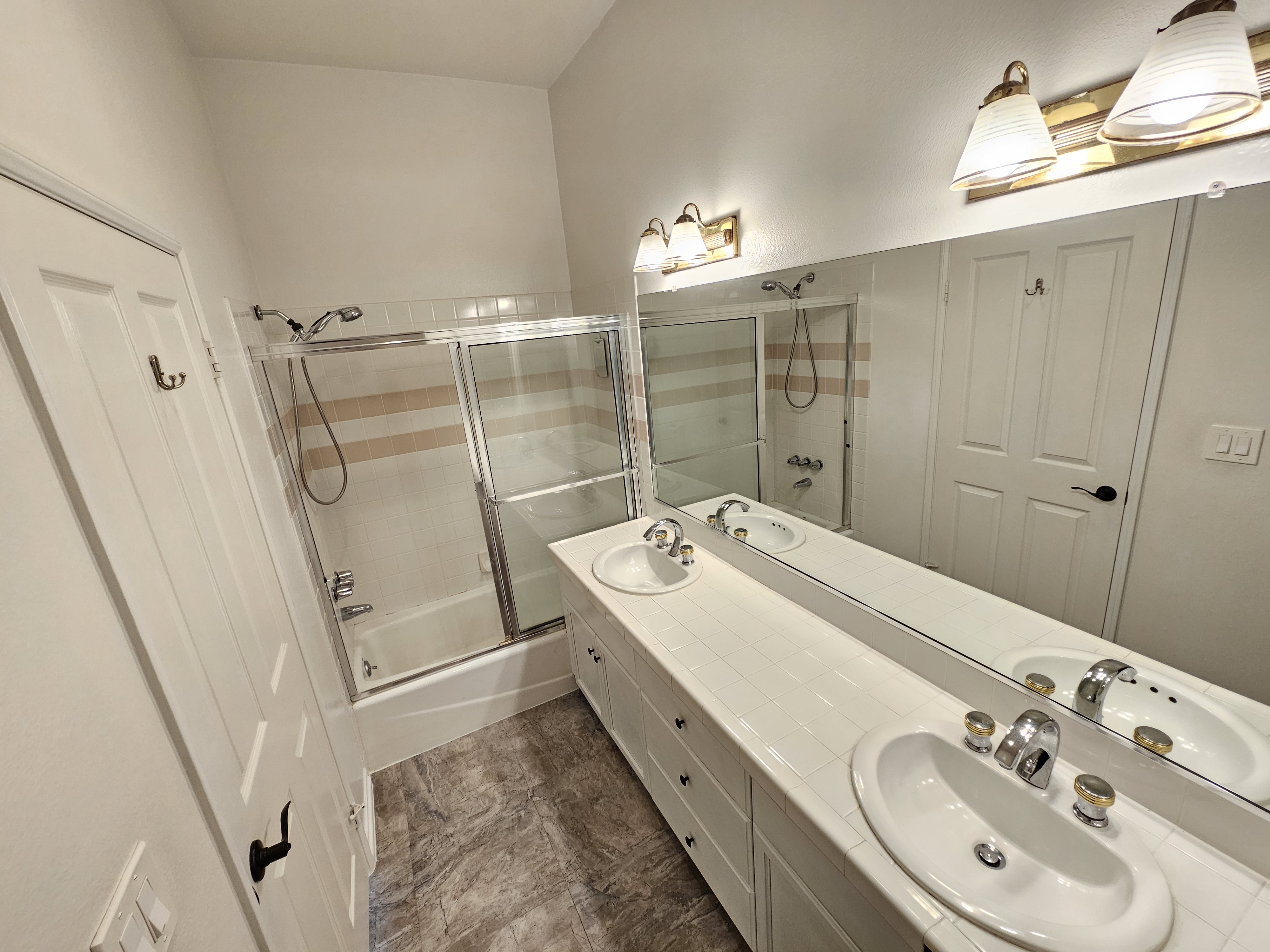 Los Angeles, California, 90068, United States, 2 Bedrooms Bedrooms, ,2 BathroomsBathrooms,Residential,For Sale,1977140