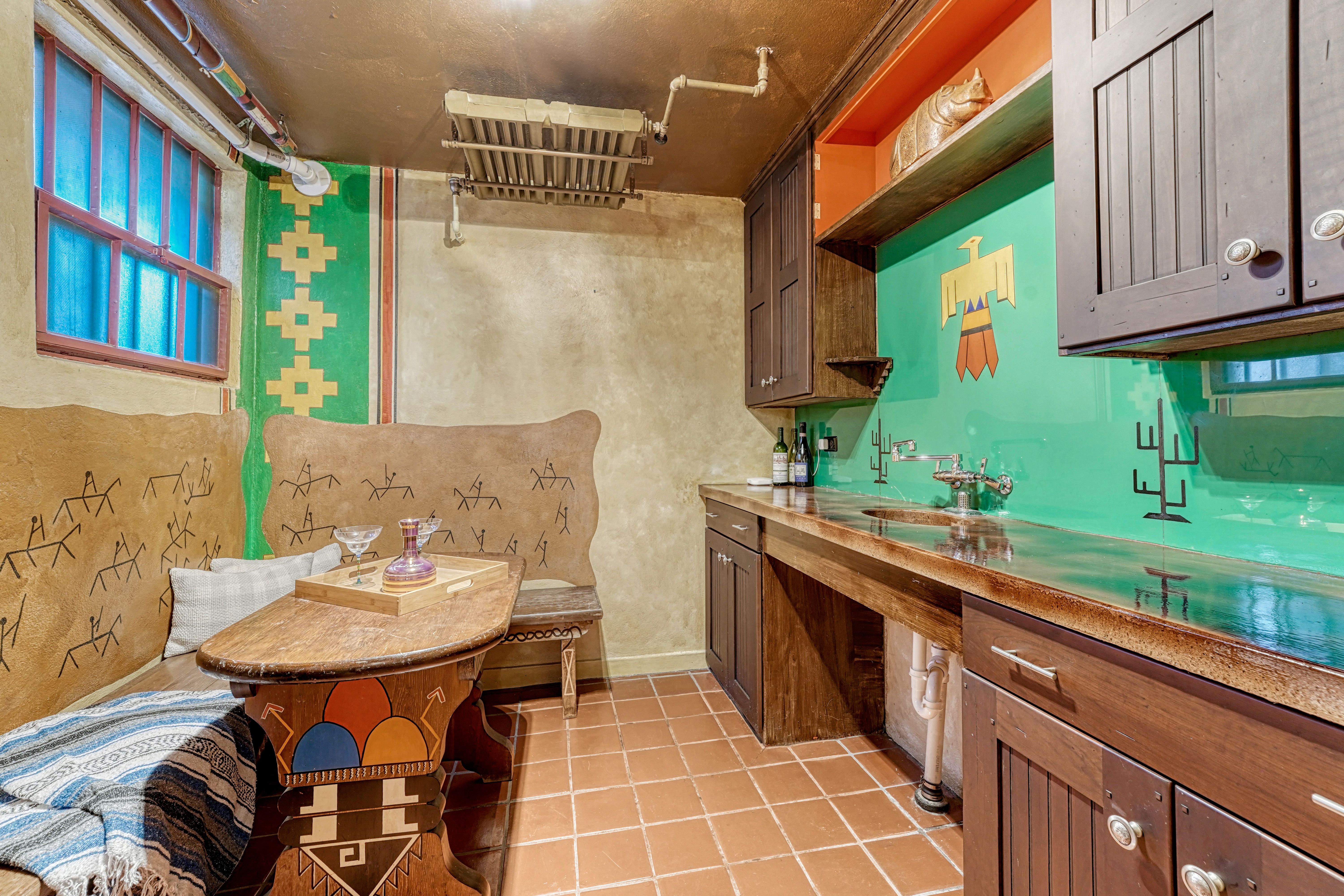  Introducing the Harold Florman House, a Rare and Authentic 1939 Pueblo Revival - 物件實景