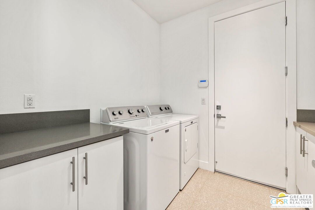 Palm Springs, California, 92262, United States, 3 Bedrooms Bedrooms, ,3 BathroomsBathrooms,Residential,For Sale,1927236