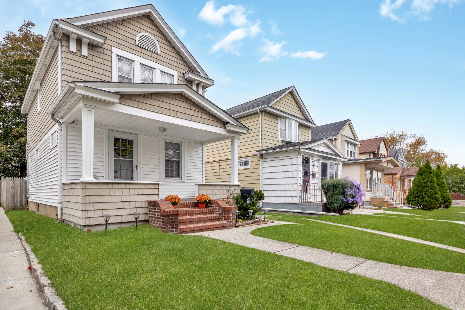 Queens Village, New York, 11428, United States, 2 Bedrooms Bedrooms, ,2 BathroomsBathrooms,Residential,For Sale,1987931