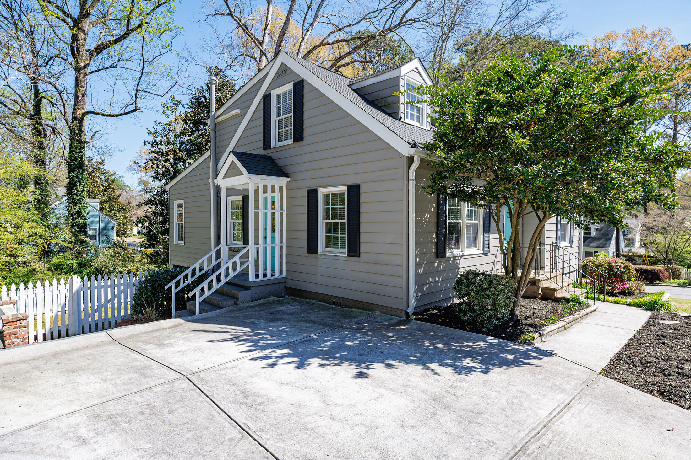  Home Presents an Opportunity in One of the Area’s Most Desirable Communities - 物件實景