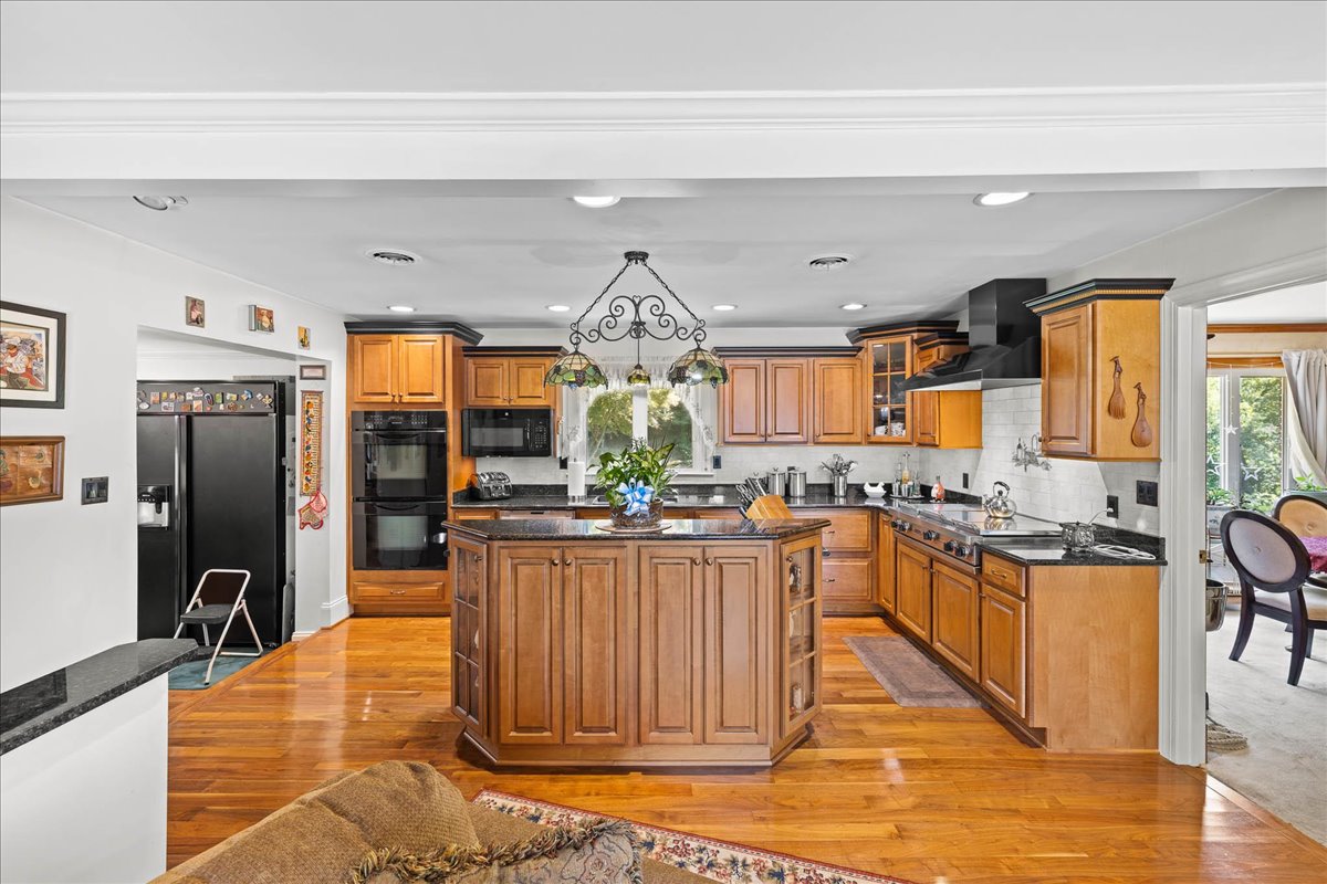 Chester, Virginia, 23831, United States, 5 Bedrooms Bedrooms, ,4 BathroomsBathrooms,Residential,For Sale,1889514