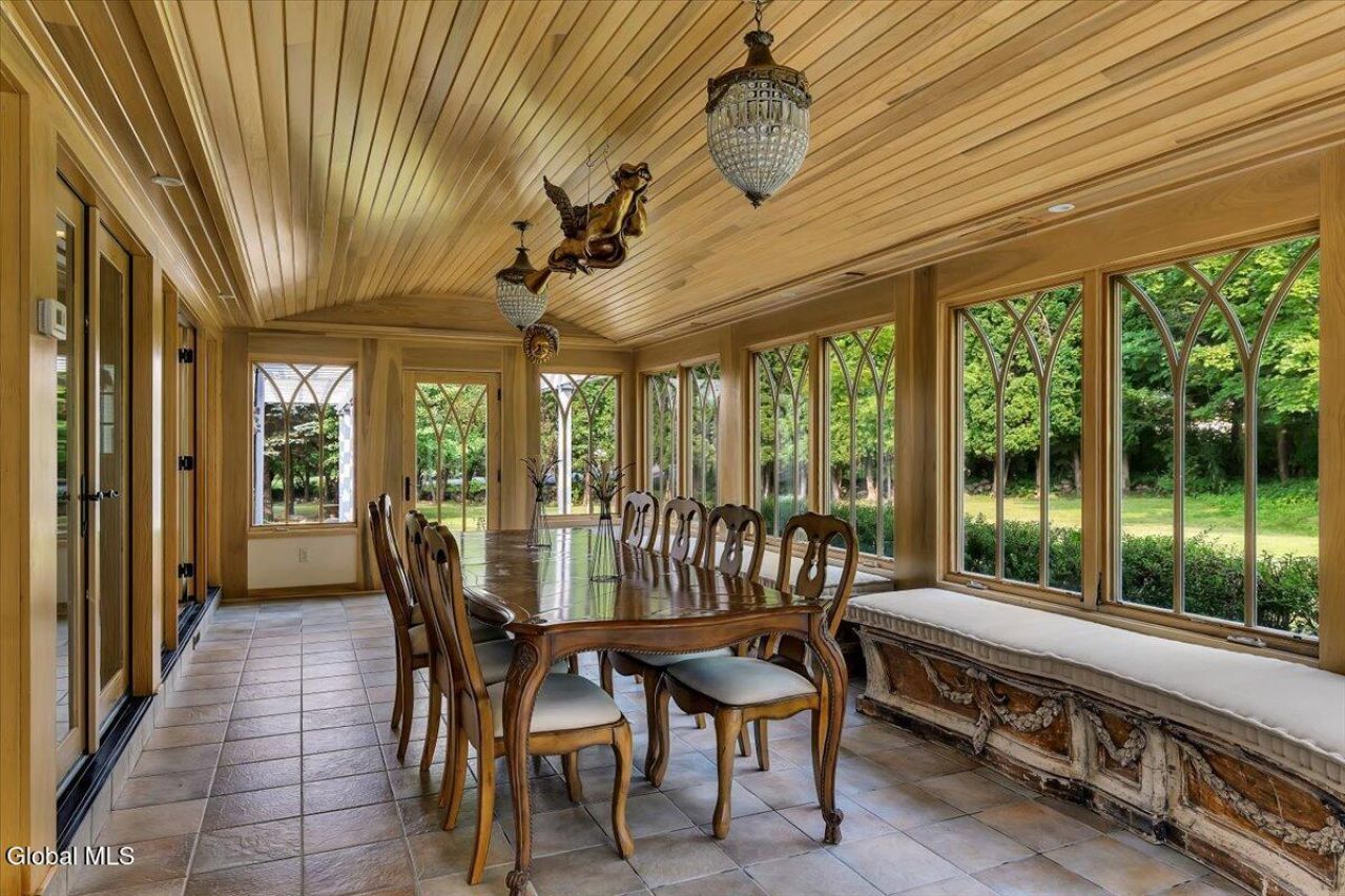 Queensbury, New York, 12804, United States, 4 Bedrooms Bedrooms, ,4 BathroomsBathrooms,Residential,For Sale,2003440