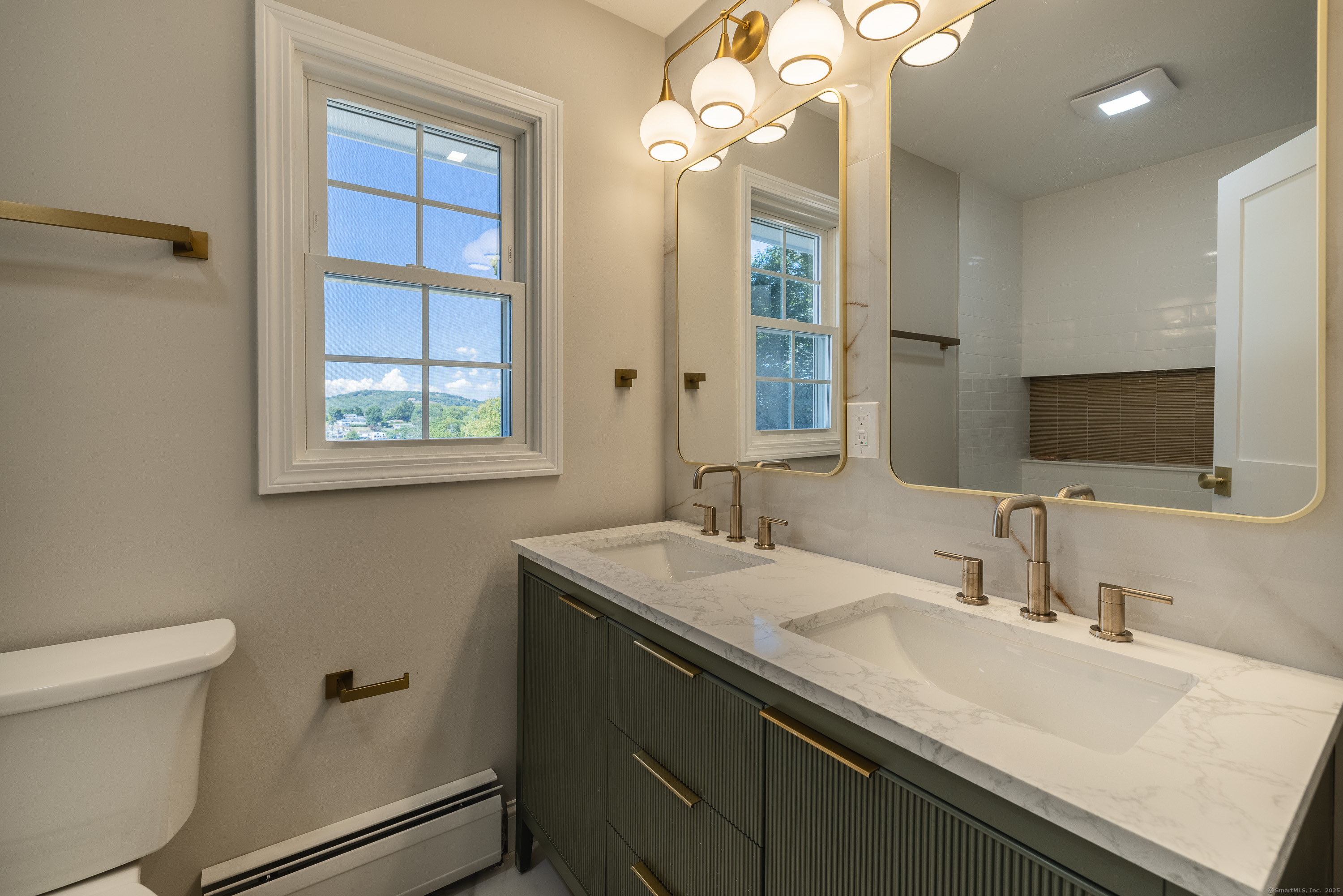 Brookfield, Connecticut, 06804, United States, 3 Bedrooms Bedrooms, ,4 BathroomsBathrooms,Residential,For Sale,1940398