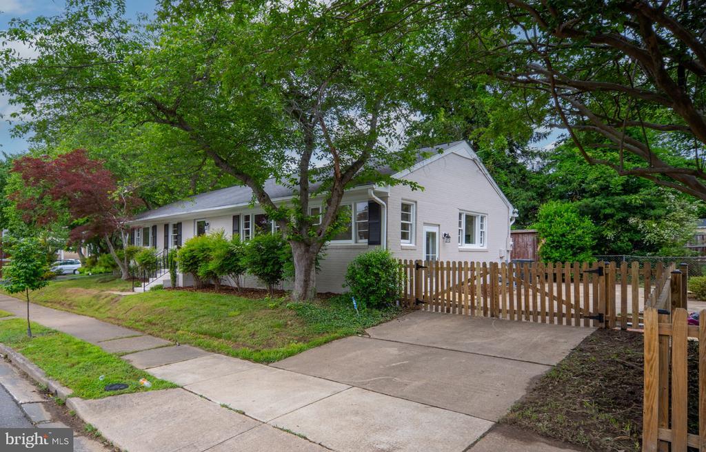 Fredericksburg, Virginia, 22401, United States, 3 Bedrooms Bedrooms, ,2 BathroomsBathrooms,Residential,For Sale,1805404