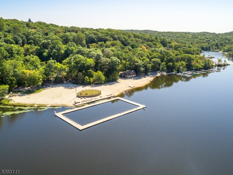 Kinnelon Boro, New Jersey, 07405, United States, 4 Bedrooms Bedrooms, ,4 BathroomsBathrooms,Residential,For Sale,1941980
