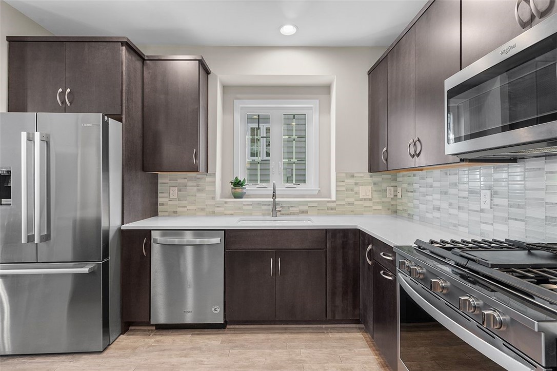 Ohio Twp, Pennsylvania, 15237, United States, 2 Bedrooms Bedrooms, ,3 BathroomsBathrooms,Residential,For Sale,1984724