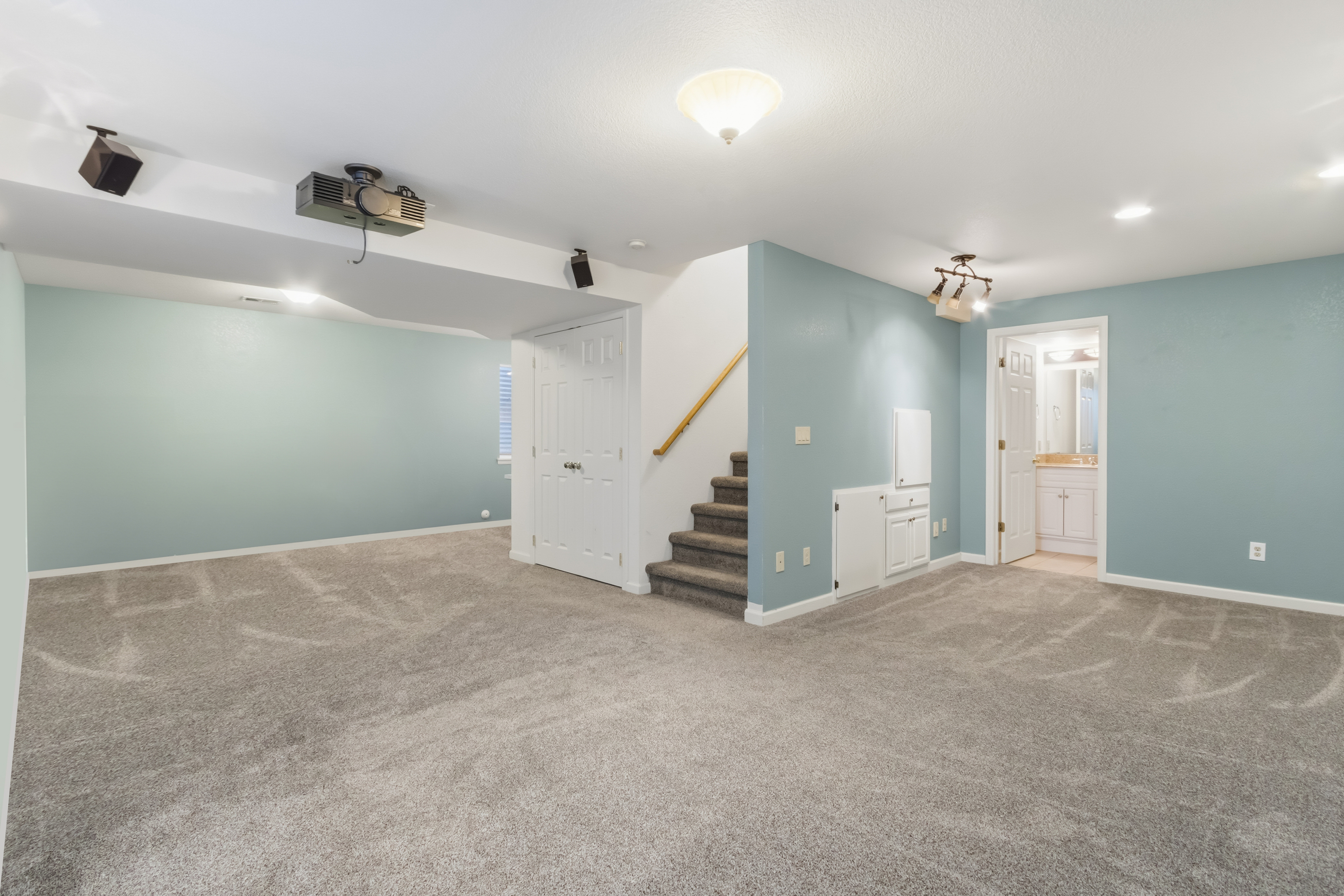  Beautifully Maintained Home in the Tree-Lined Oakridge Neighborhood - 物件實景