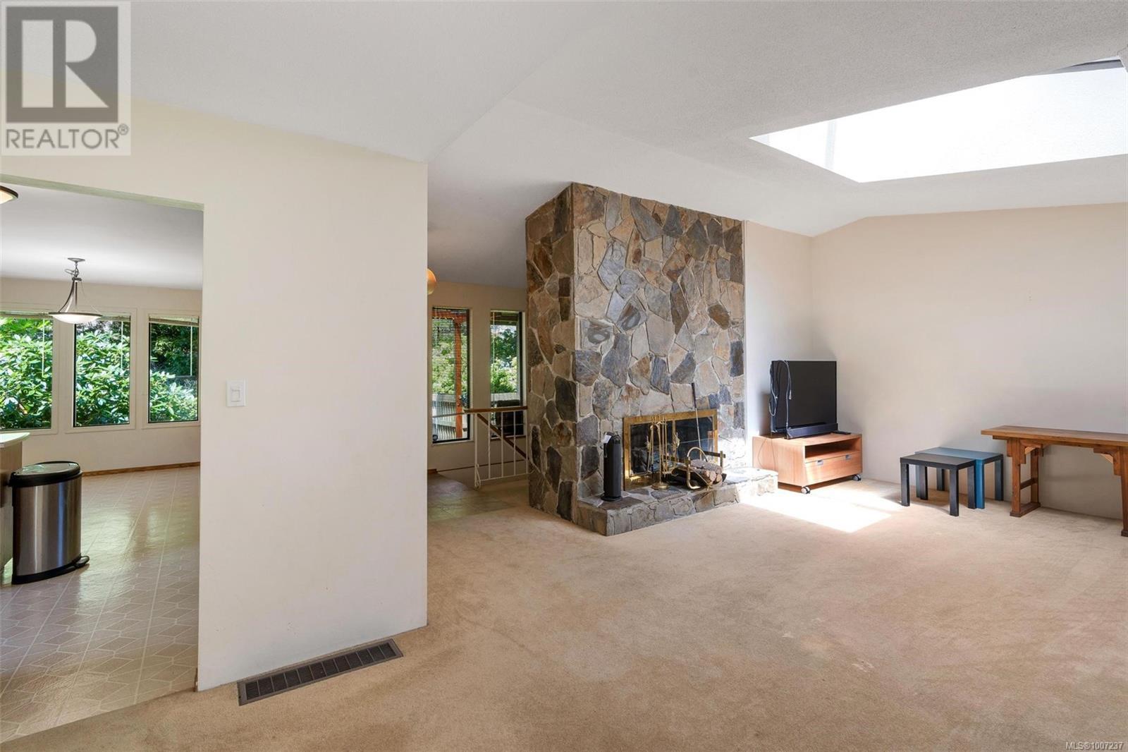 SAANICH, British Columbia, V8Y 1A9, CA, 4 Bedrooms Bedrooms, ,3 BathroomsBathrooms,Residential,For Sale,1901029