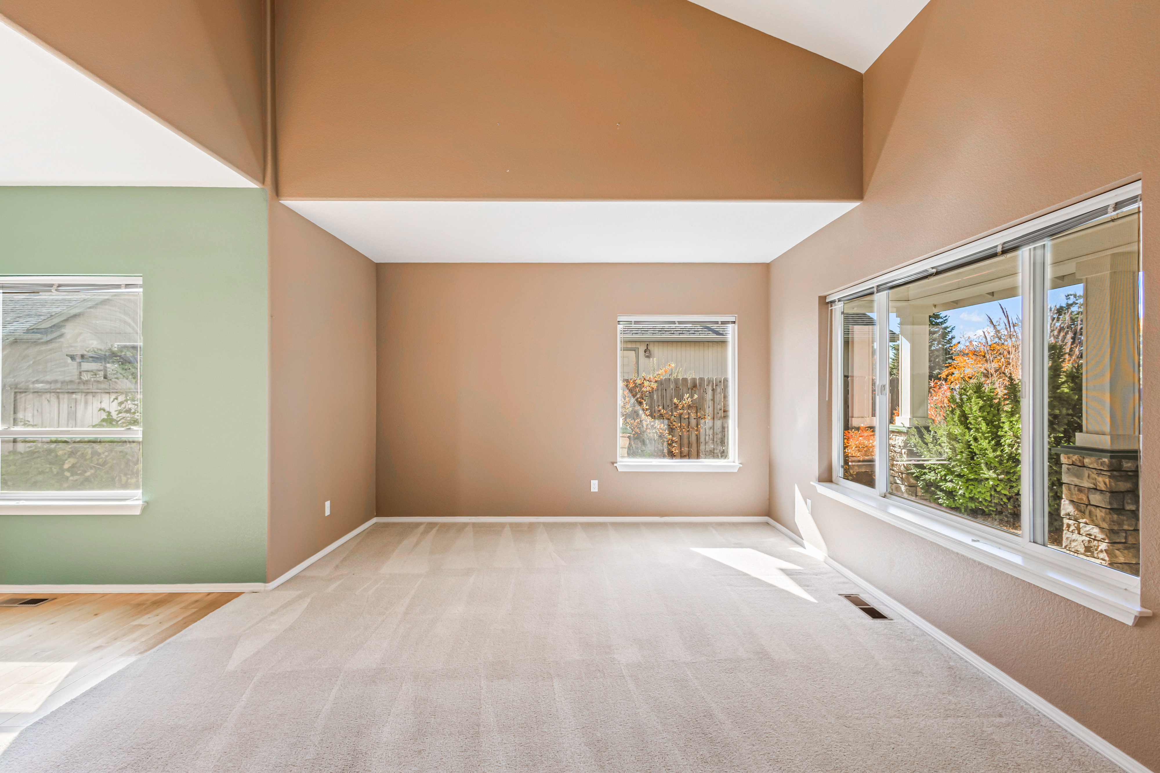 Redmond, Oregon, 97756, United States, 3 Bedrooms Bedrooms, ,3 BathroomsBathrooms,Residential,For Sale,1985077