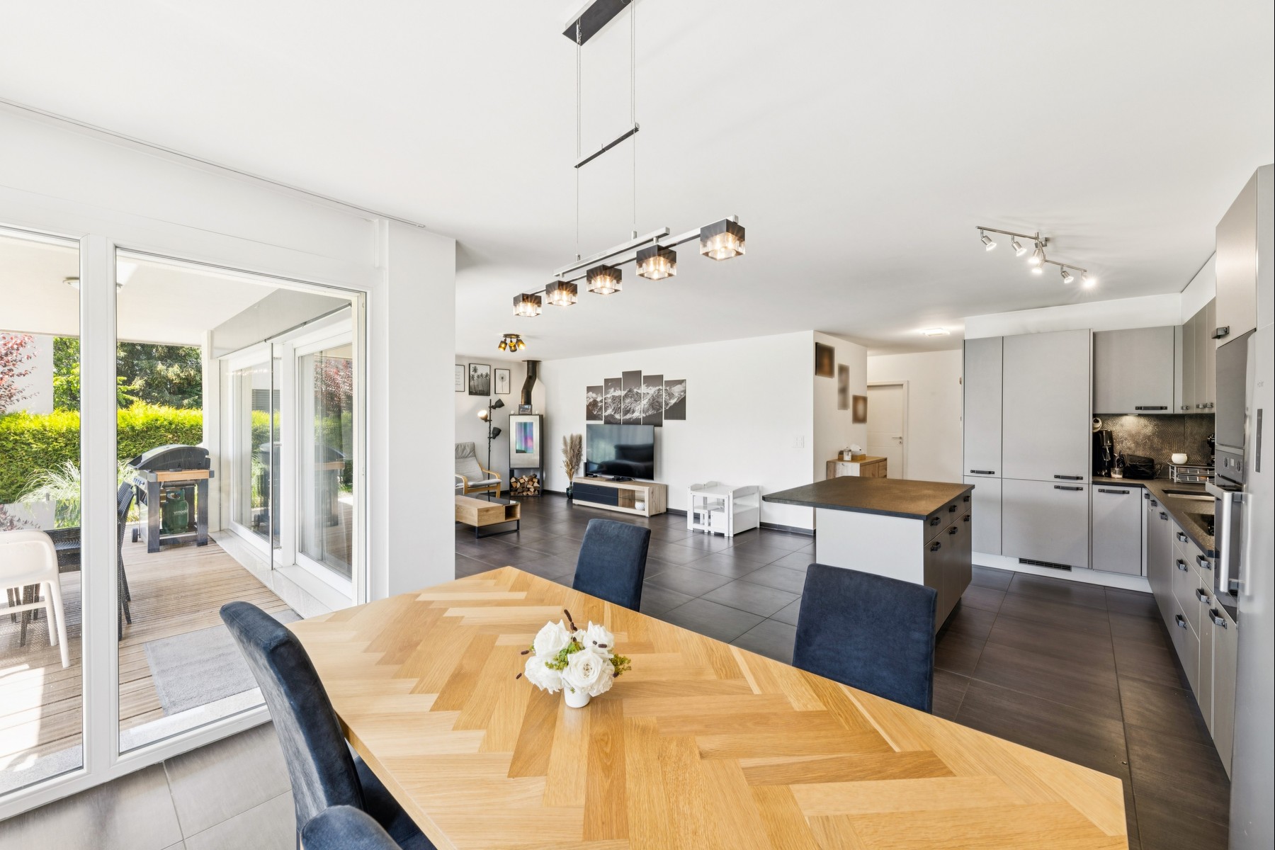  4.5-room ground-floor apartment with a terrace and garden - 物件實景