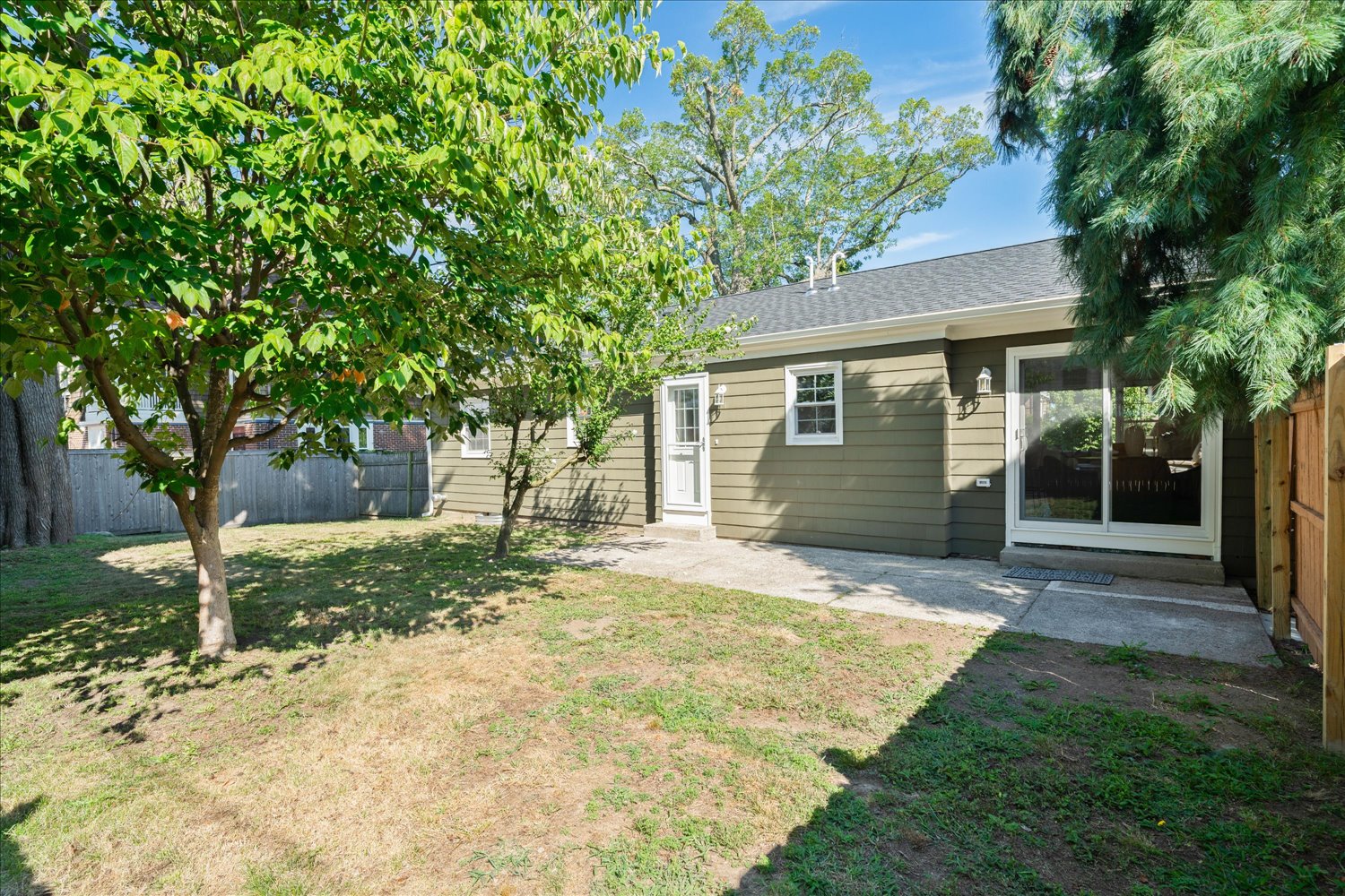 Providence, Rhode Island, 02906, United States, 2 Bedrooms Bedrooms, ,2 BathroomsBathrooms,Residential,For Sale,1943383
