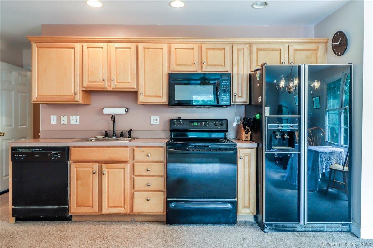Shelton, Connecticut, 06484, United States, 5 Bedrooms Bedrooms, ,4 BathroomsBathrooms,Residential,For Sale,1943251