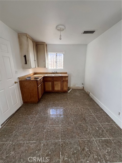 Los Angeles, California, 90063, United States, 5 Bedrooms Bedrooms, ,Residential,For Sale,2012354