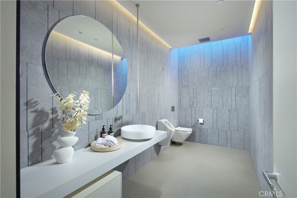 Laguna Beach, California, 92651, United States, 4 Bedrooms Bedrooms, ,6 BathroomsBathrooms,Residential,For Sale,1988252