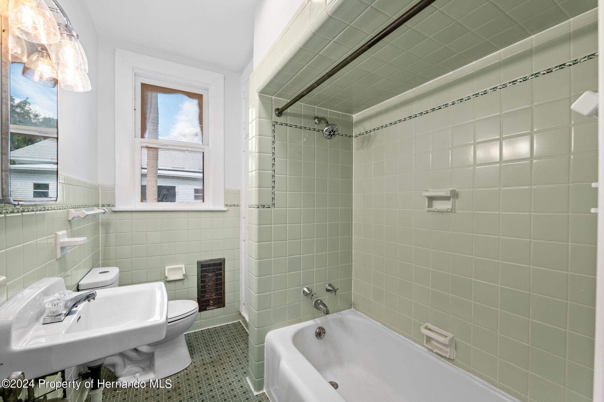 Brooksville, Florida, 34601, United States, 5 Bedrooms Bedrooms, ,3 BathroomsBathrooms,Residential,For Sale,1979543