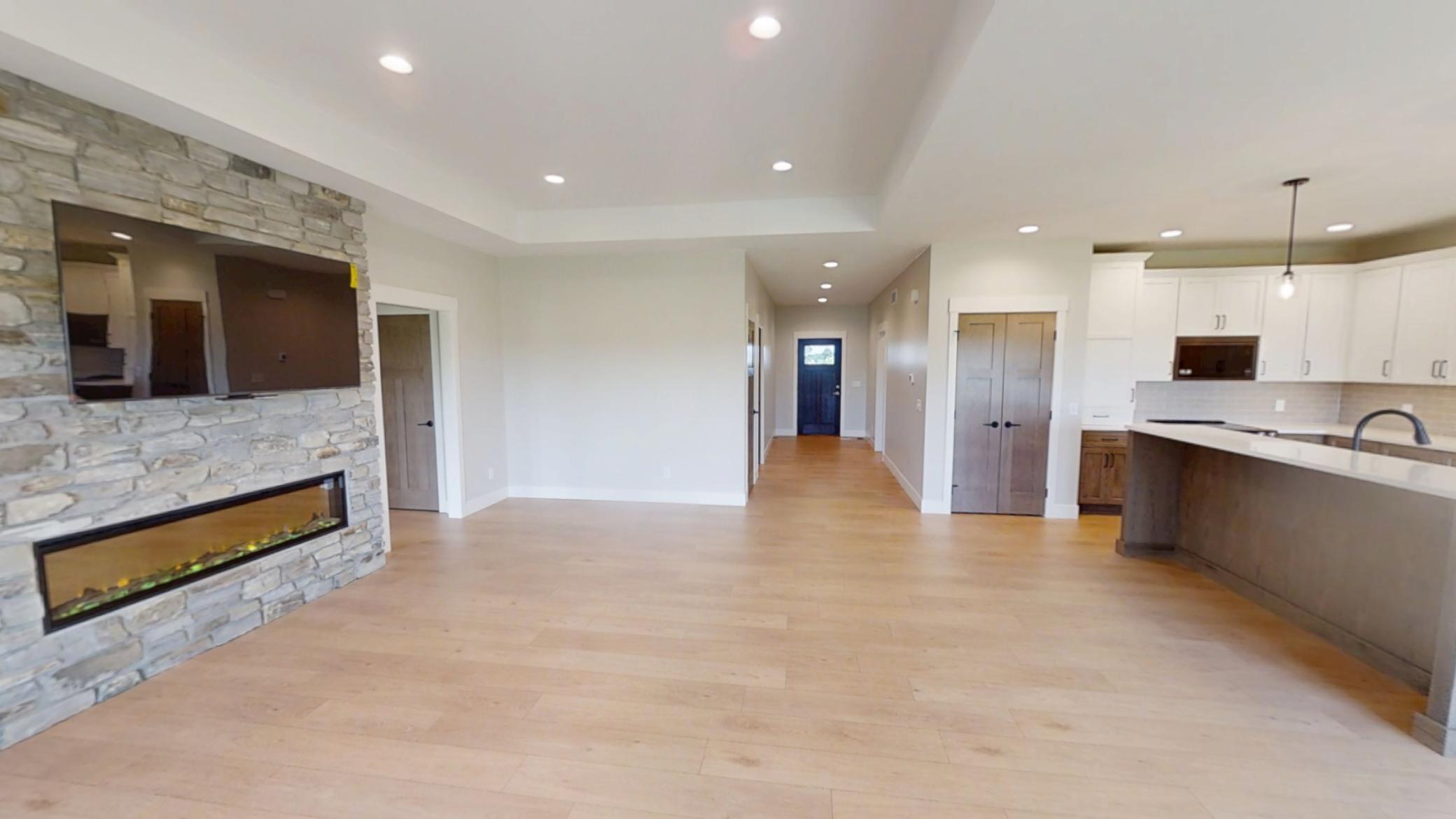 Albert Lea, Minnesota, 56007, United States, 4 Bedrooms Bedrooms, ,2 BathroomsBathrooms,Residential,For Sale,1981027