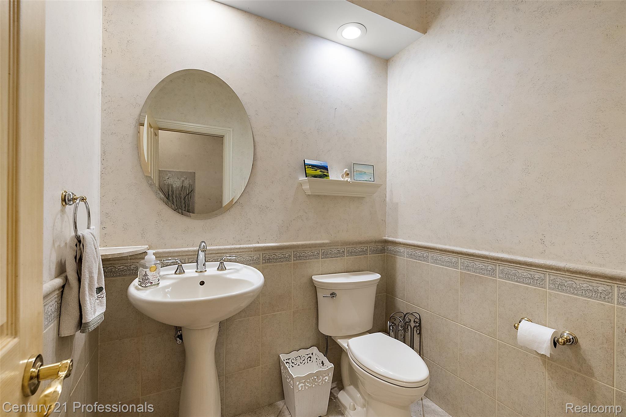 GrandBlanc, Michigan, 48439, United States, 4 Bedrooms Bedrooms, ,5 BathroomsBathrooms,Residential,For Sale,1980457