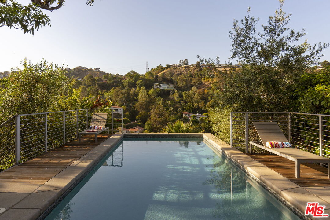 Los Angeles, California, 90068, United States, 3 Bedrooms Bedrooms, ,4 BathroomsBathrooms,Residential,For Sale,1839885