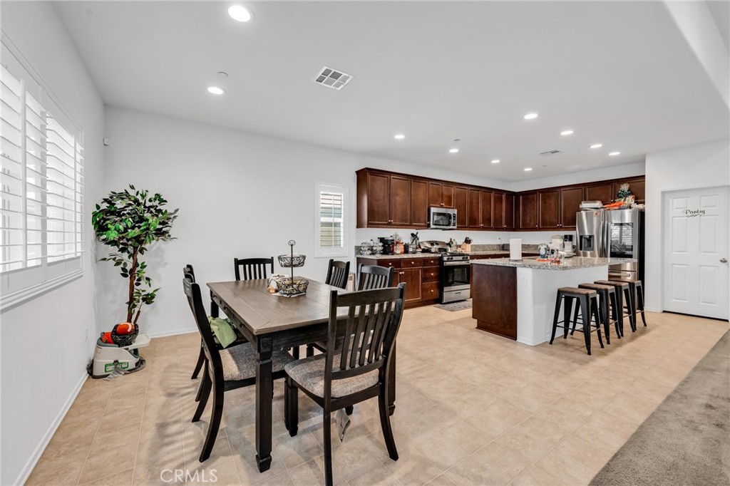 Victorville, California, 92394, United States, 5 Bedrooms Bedrooms, ,4 BathroomsBathrooms,Residential,For Sale,2048020