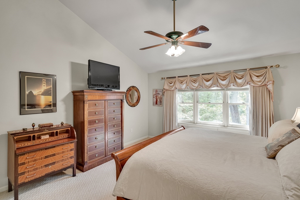 Waltham, Massachusetts, 02452, United States, 4 Bedrooms Bedrooms, ,4 BathroomsBathrooms,Residential,For Sale,1934478