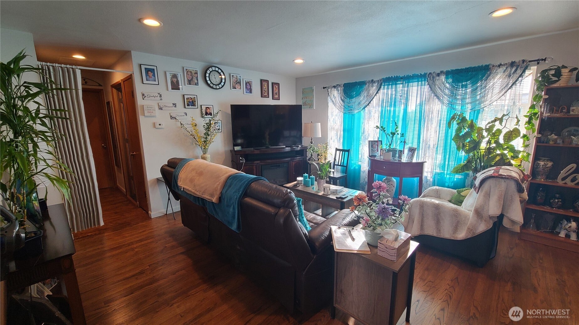 Tacoma, Washington, 98409, United States, ,Residential,For Sale,2008818