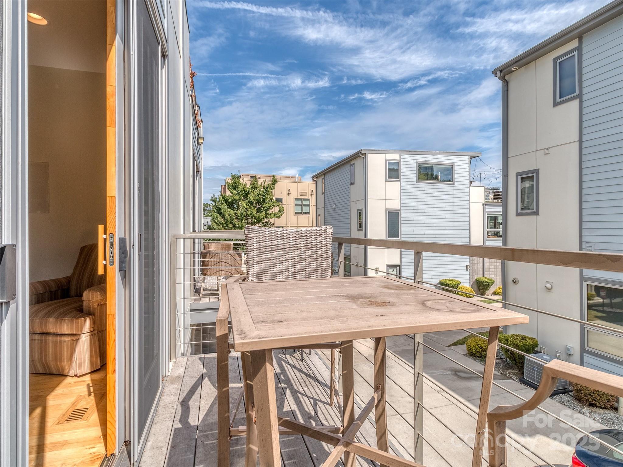 Charlotte, North Carolina, 28202, United States, 2 Bedrooms Bedrooms, ,3 BathroomsBathrooms,Residential,For Sale,1913146