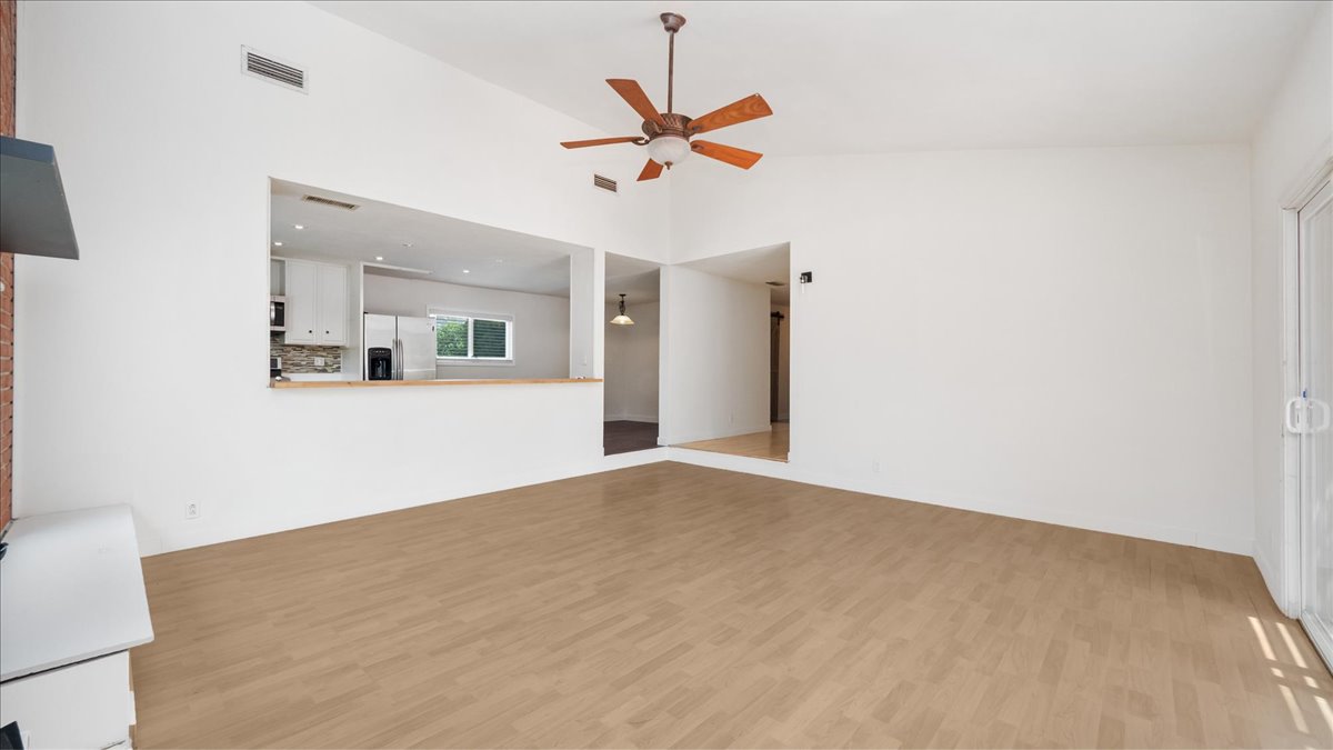 Jurupa Valley, California, 92509, United States, 4 Bedrooms Bedrooms, ,2 BathroomsBathrooms,Residential,For Sale,1927832