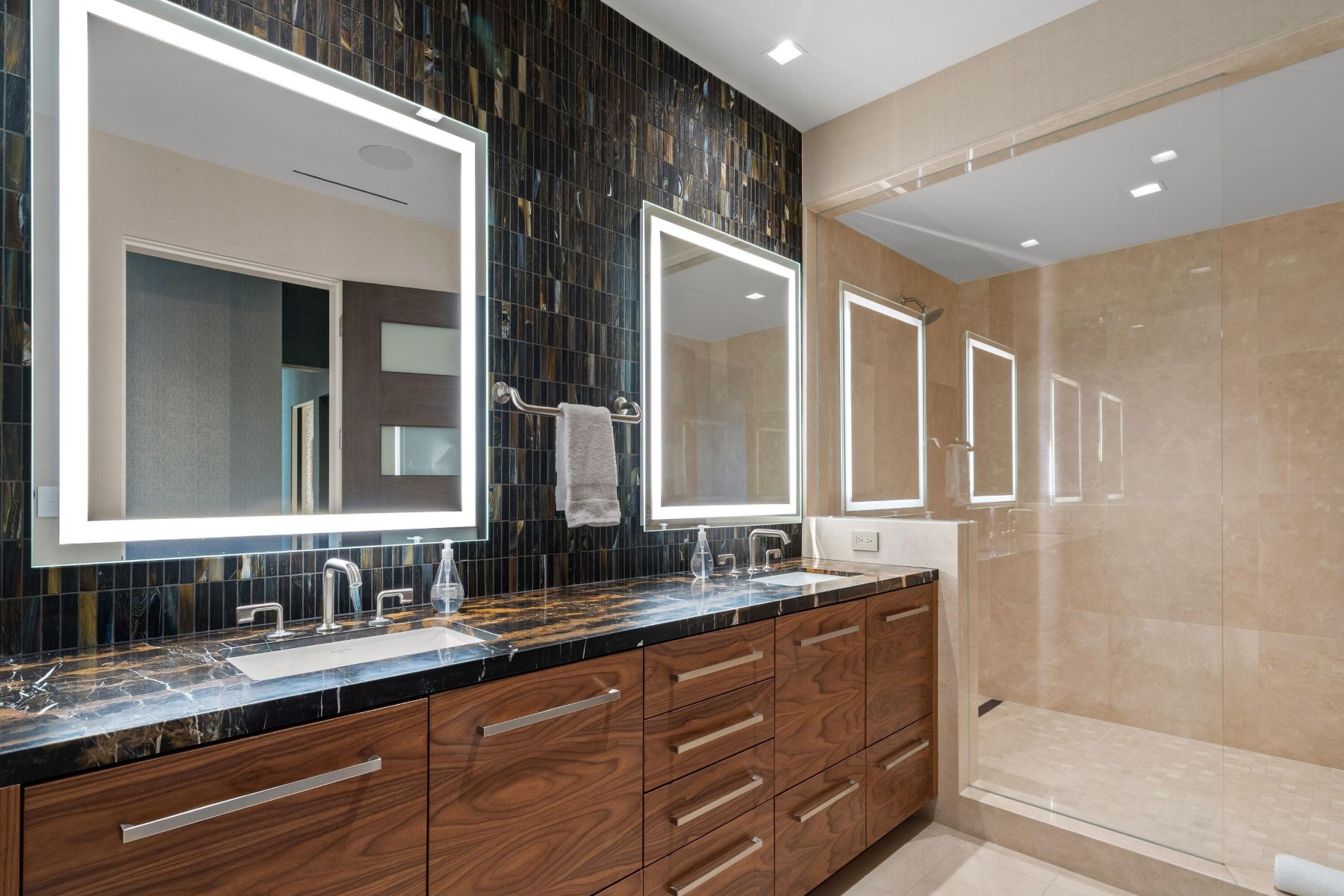  6587 N Palmeraie Boulevard  Paradise Valley, AZ - 物件實景