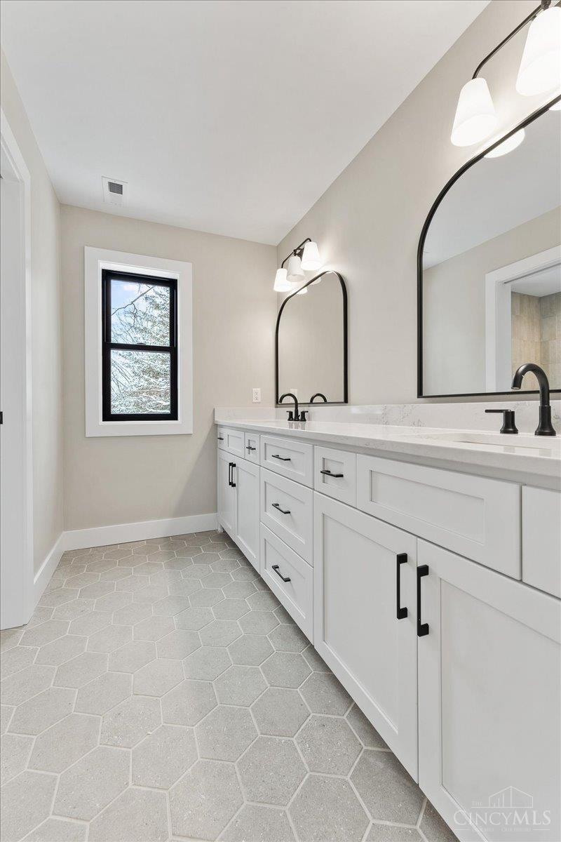 Blue Ash, Ohio, 45241, United States, 4 Bedrooms Bedrooms, ,4 BathroomsBathrooms,Residential,For Sale,2001661