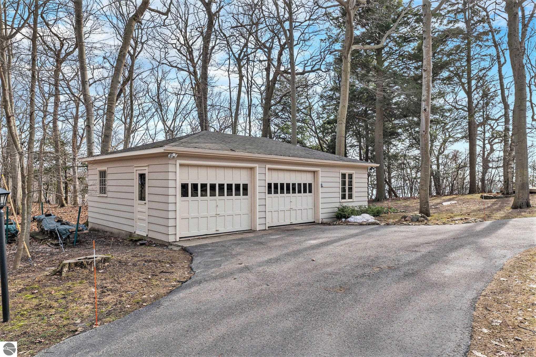 Frankfort, Michigan, 49635-9746, United States, 7 Bedrooms Bedrooms, ,5 BathroomsBathrooms,Residential,For Sale,1975140