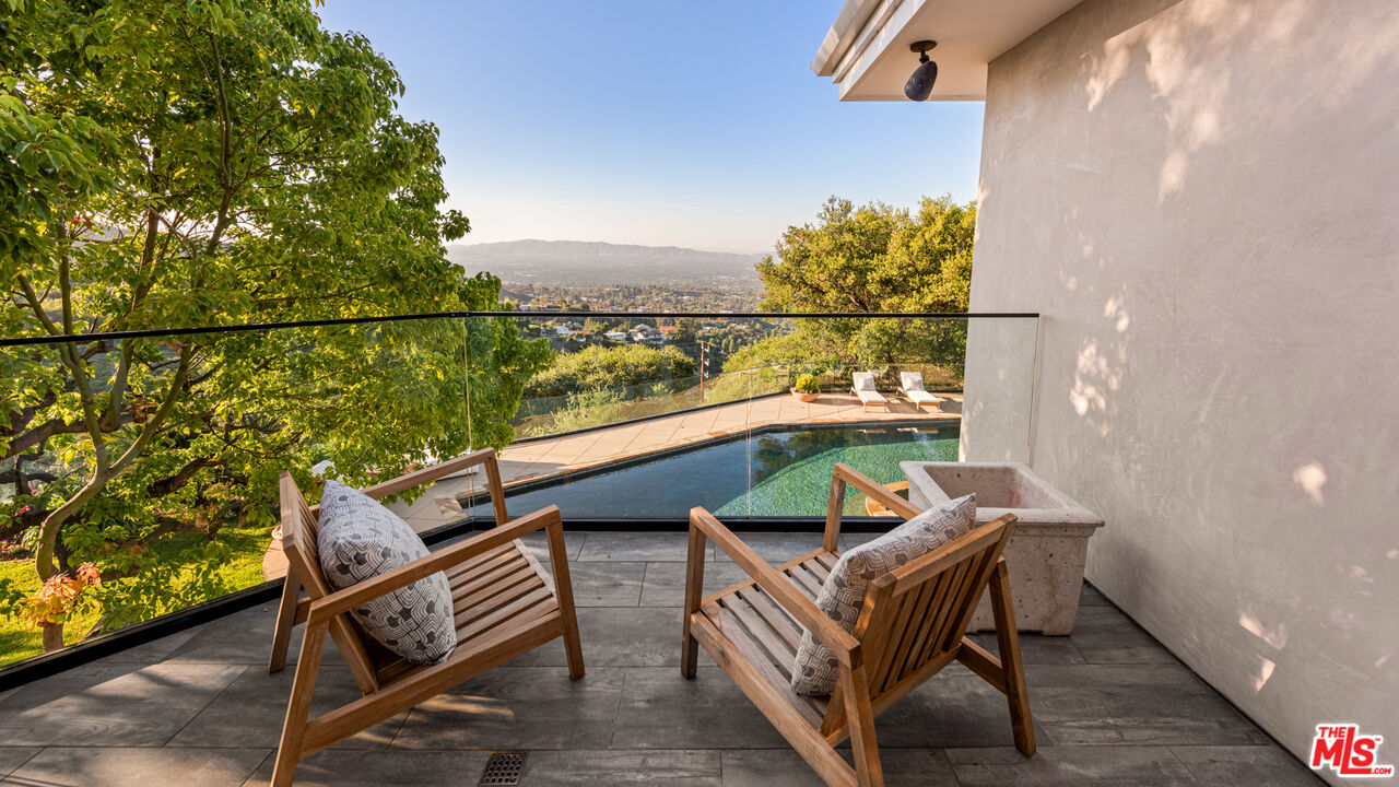 Los Angeles, California, 90049, United States, 5 Bedrooms Bedrooms, ,4 BathroomsBathrooms,Residential,For Sale,1889913