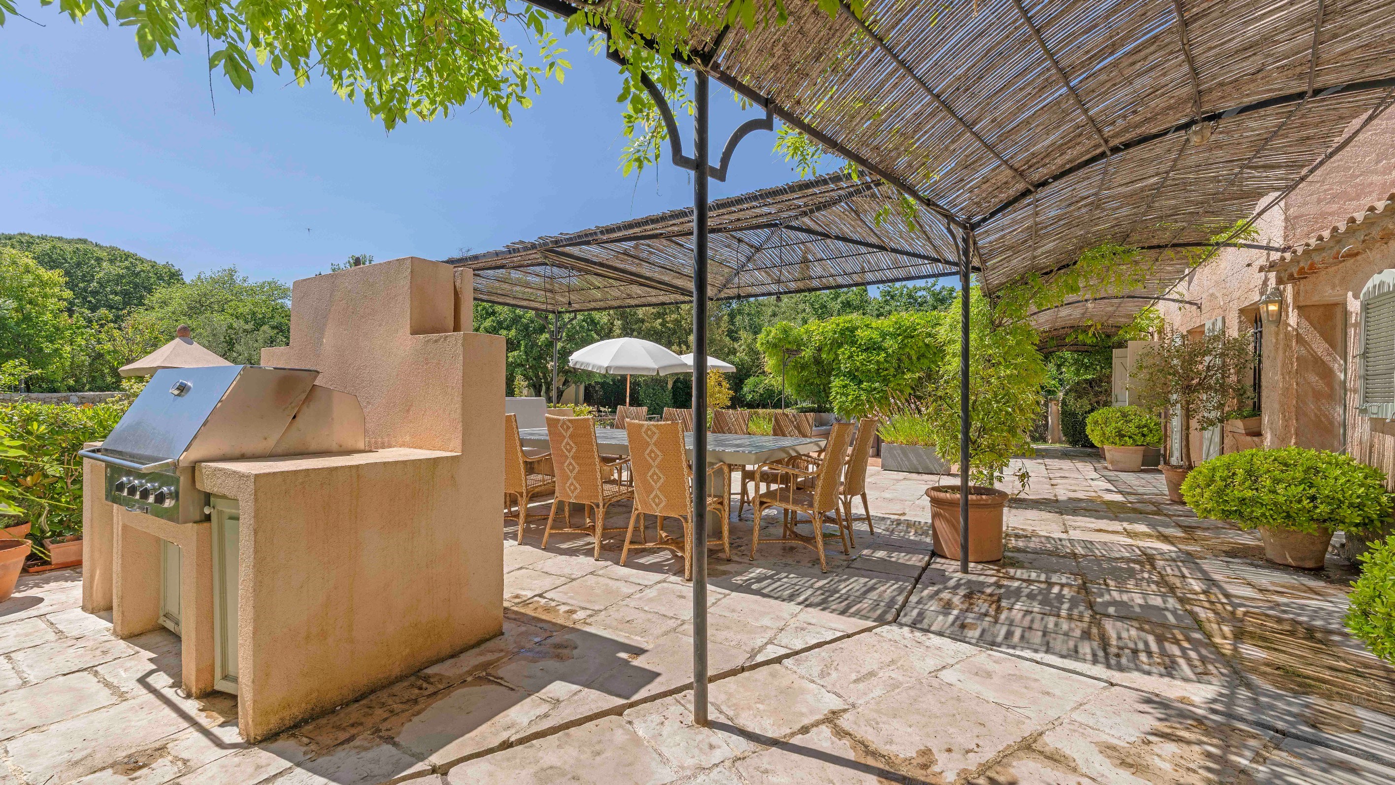 Provençal villa of 210 m² with swimming pool and landscaped garden near Pampelo… - 物件實景