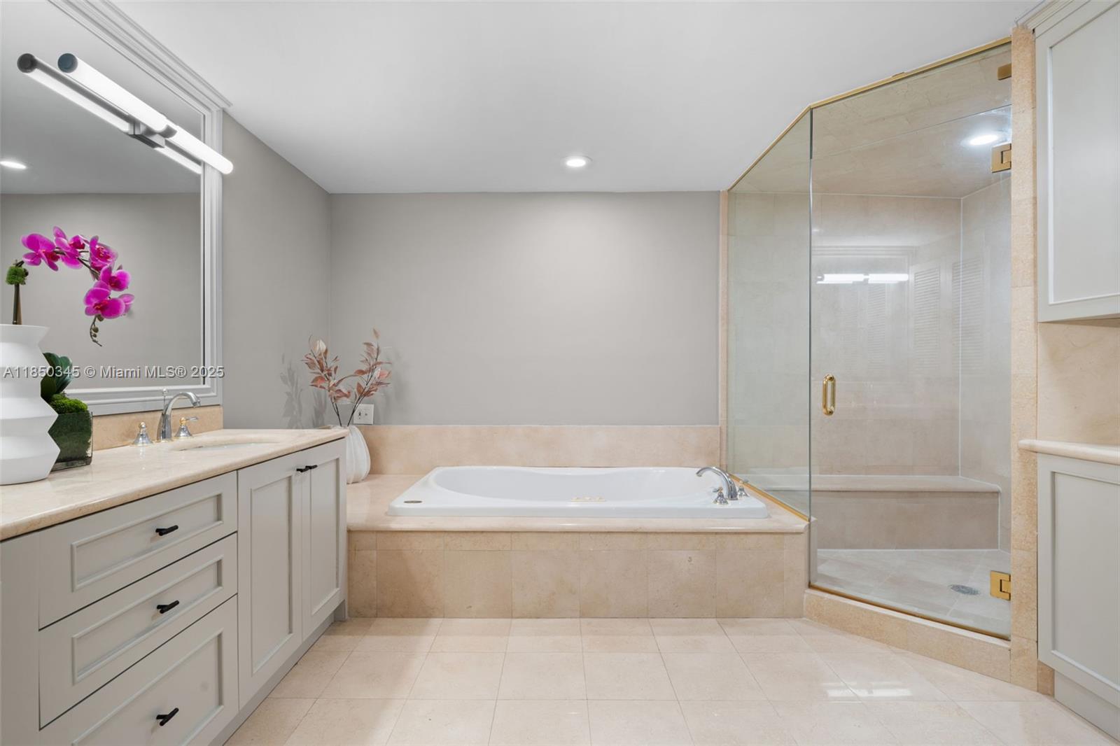 Fort Lauderdale, Florida, 33305, United States, 2 Bedrooms Bedrooms, ,3 BathroomsBathrooms,Residential,For Sale,1907787