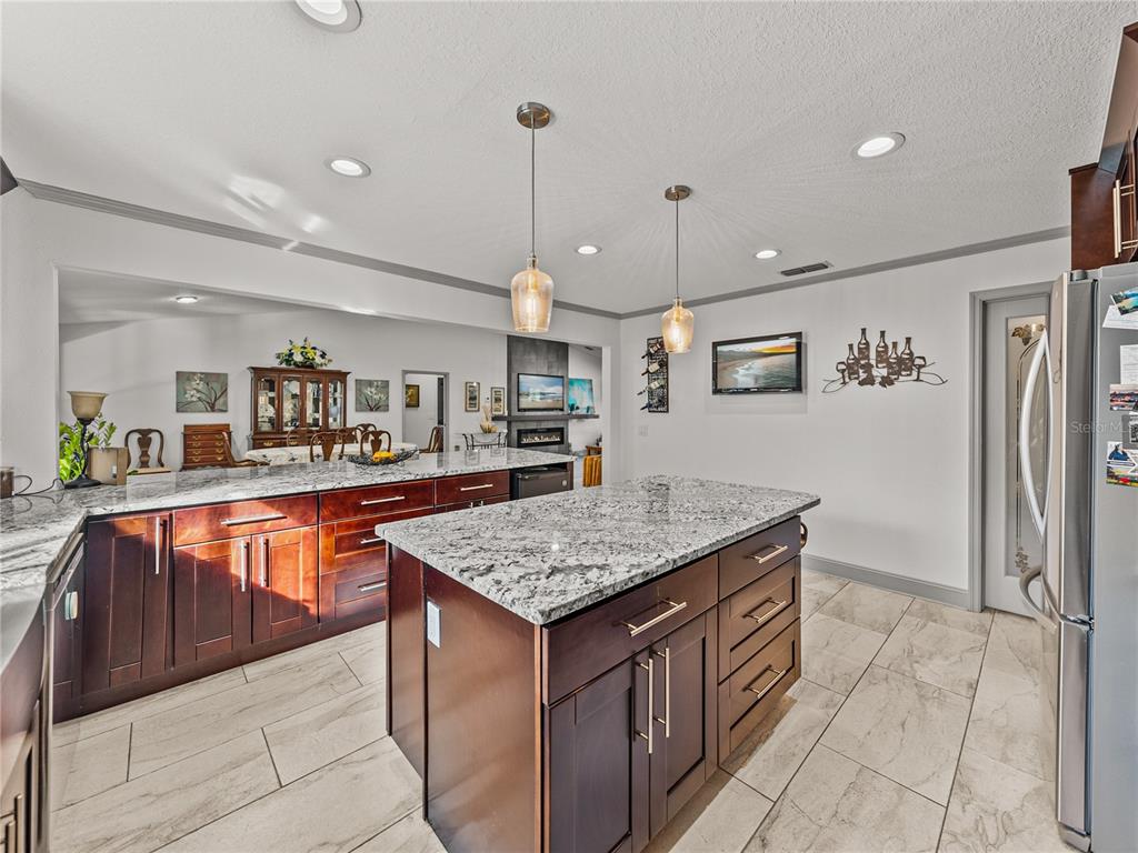 Lakeland, Florida, 33810, United States, 5 Bedrooms Bedrooms, ,4 BathroomsBathrooms,Residential,For Sale,1696884