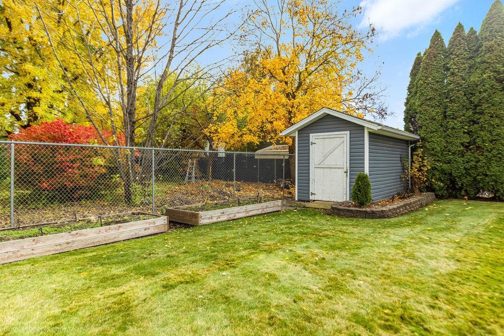 Newman Lake, Washington, 99025, United States, 4 Bedrooms Bedrooms, ,2 BathroomsBathrooms,Residential,For Sale,1987329